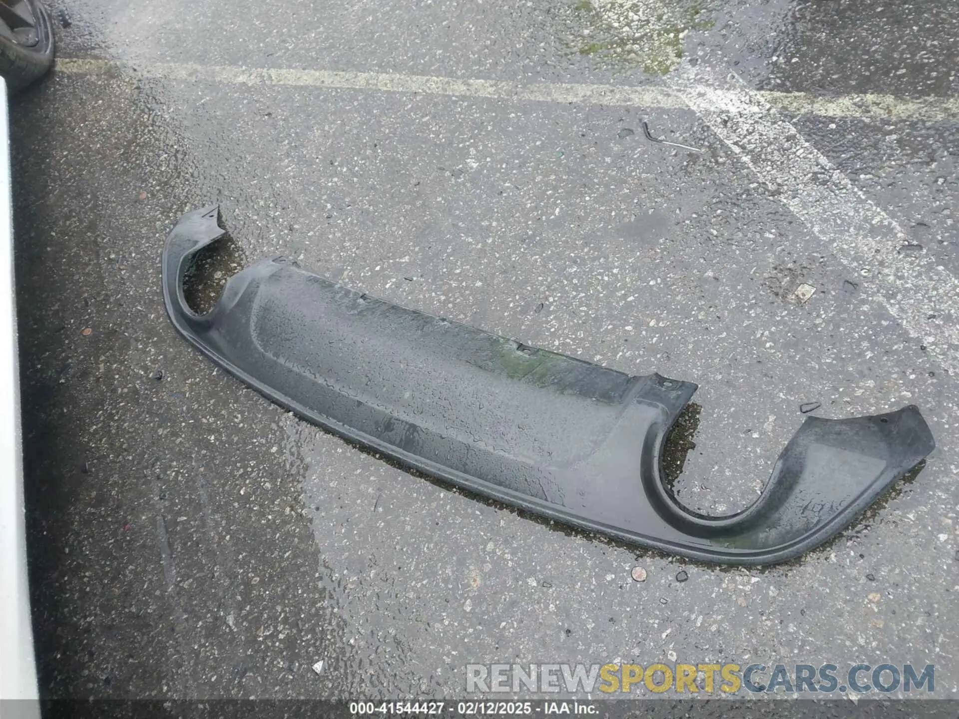 12 Photograph of a damaged car 2C3CDXGJ3KH511083 DODGE CHARGER 2019