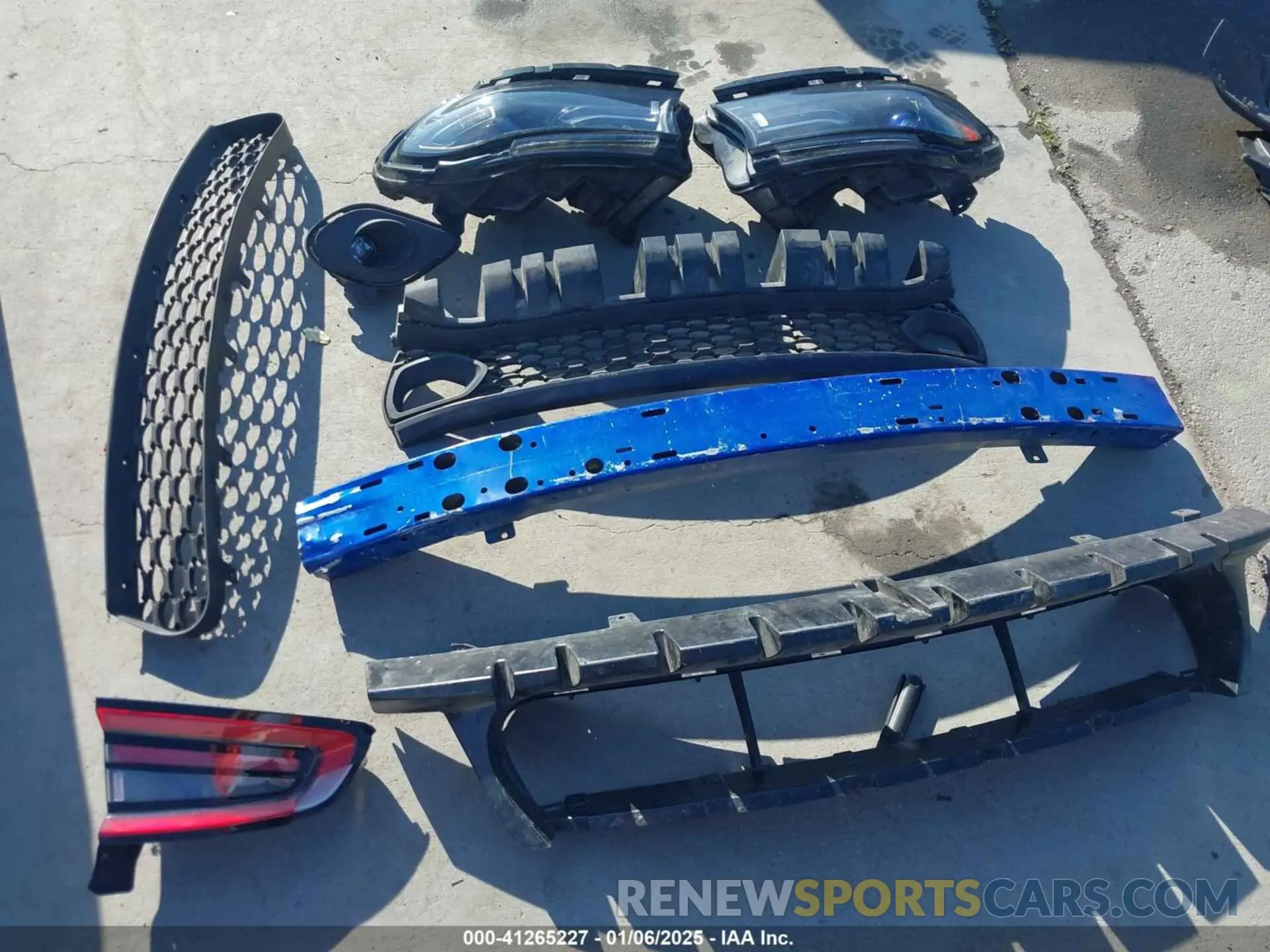 17 Photograph of a damaged car 2C3CDXGJ4KH599996 DODGE CHARGER 2019