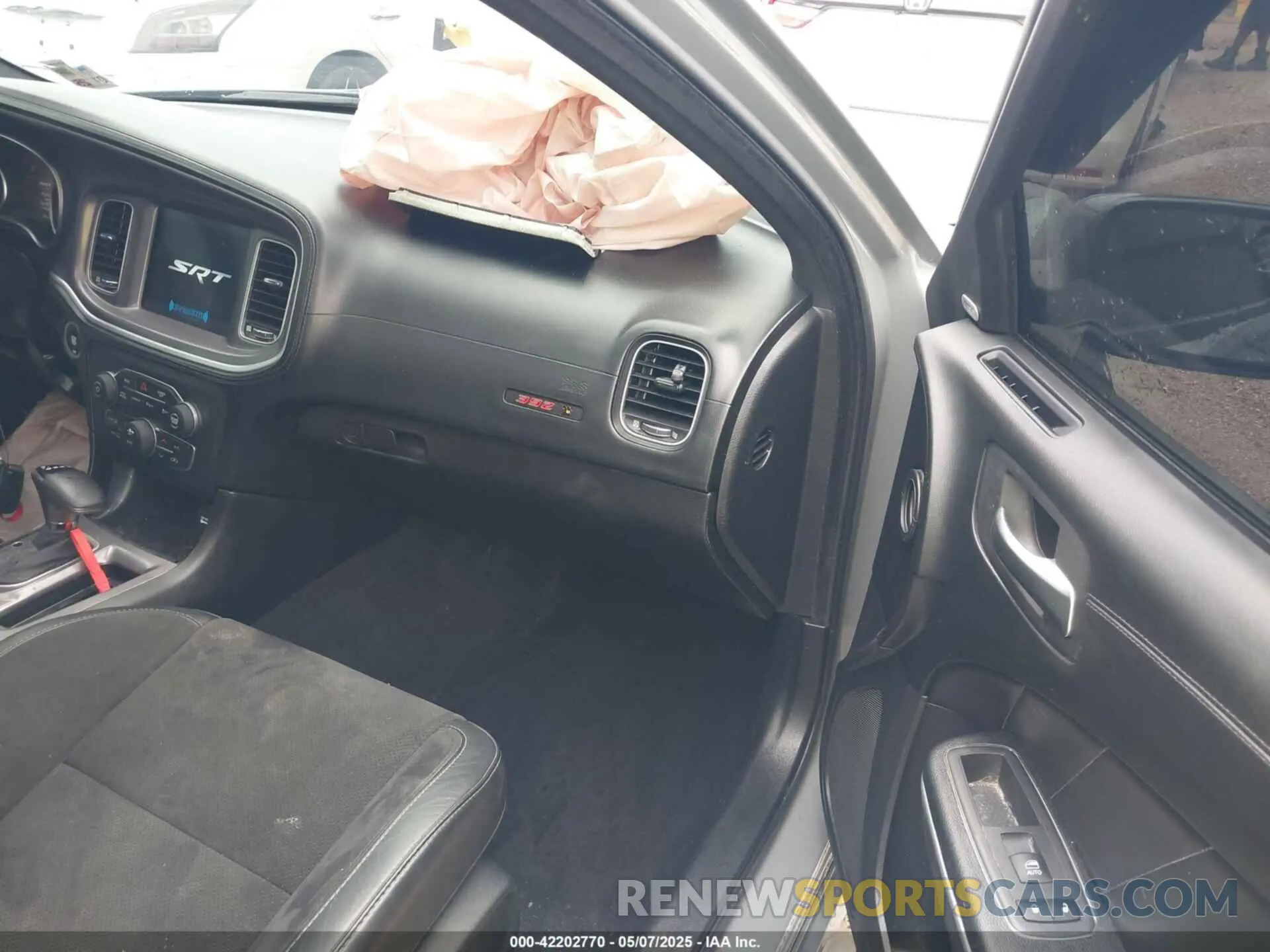 5 Photograph of a damaged car 2C3CDXGJ4KH647044 DODGE CHARGER 2019