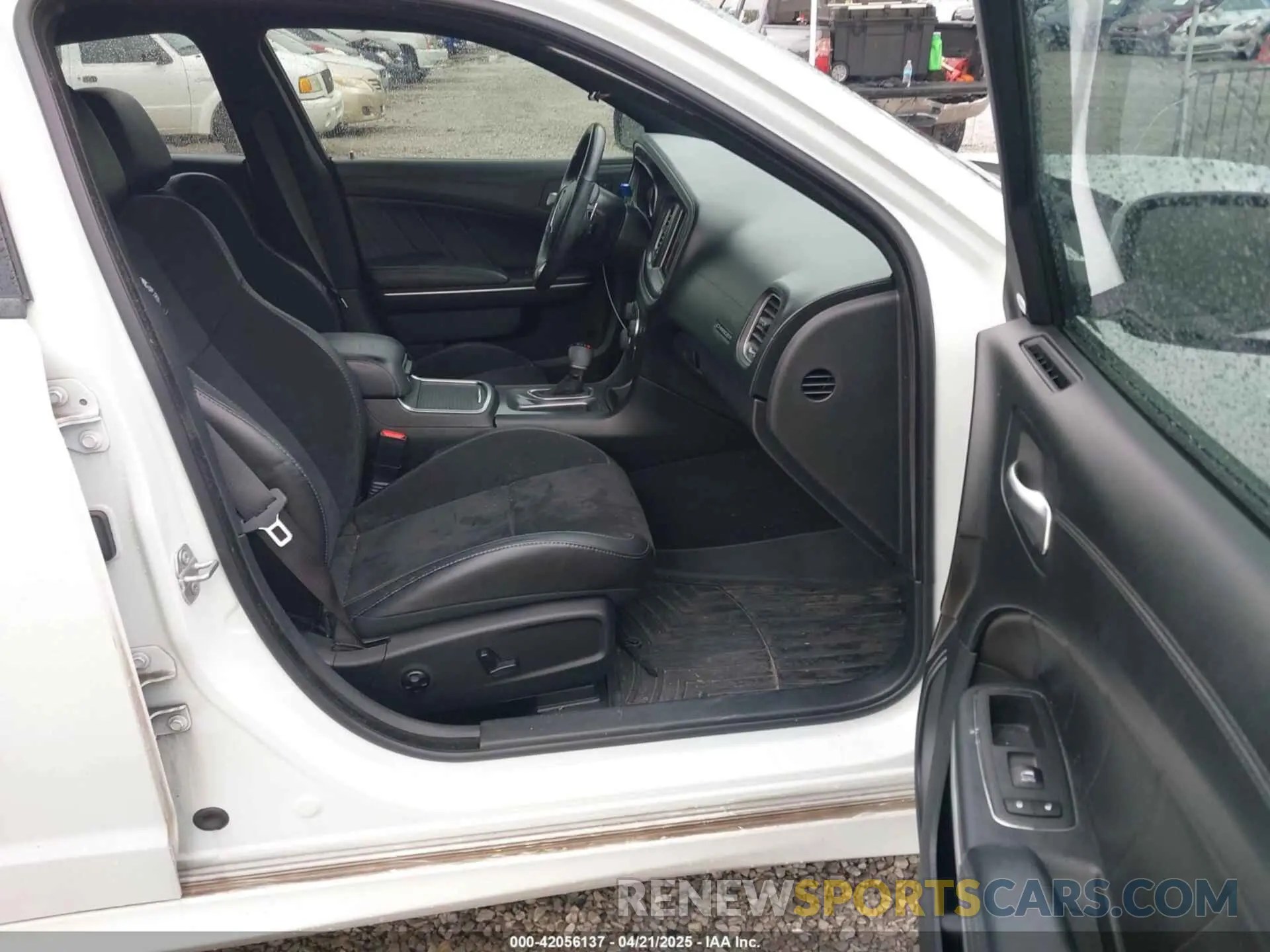 5 Photograph of a damaged car 2C3CDXGJ9KH691136 DODGE CHARGER 2019
