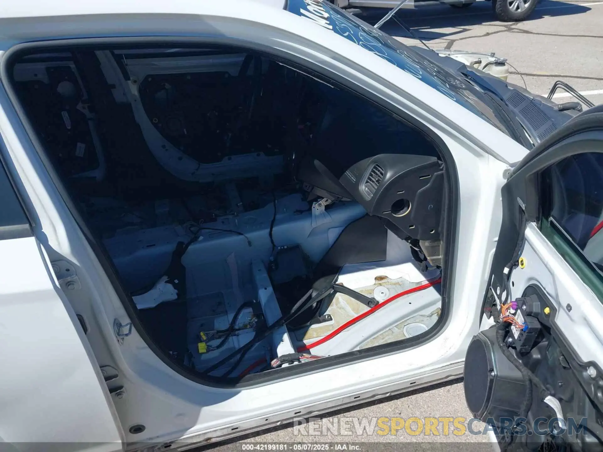5 Photograph of a damaged car 2C3CDXGJ9KH742747 DODGE CHARGER 2019