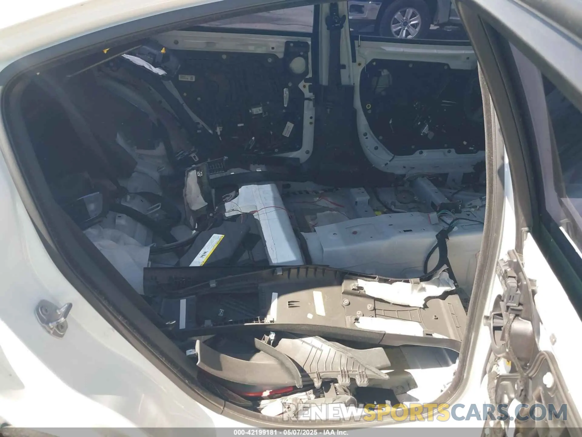 8 Photograph of a damaged car 2C3CDXGJ9KH742747 DODGE CHARGER 2019