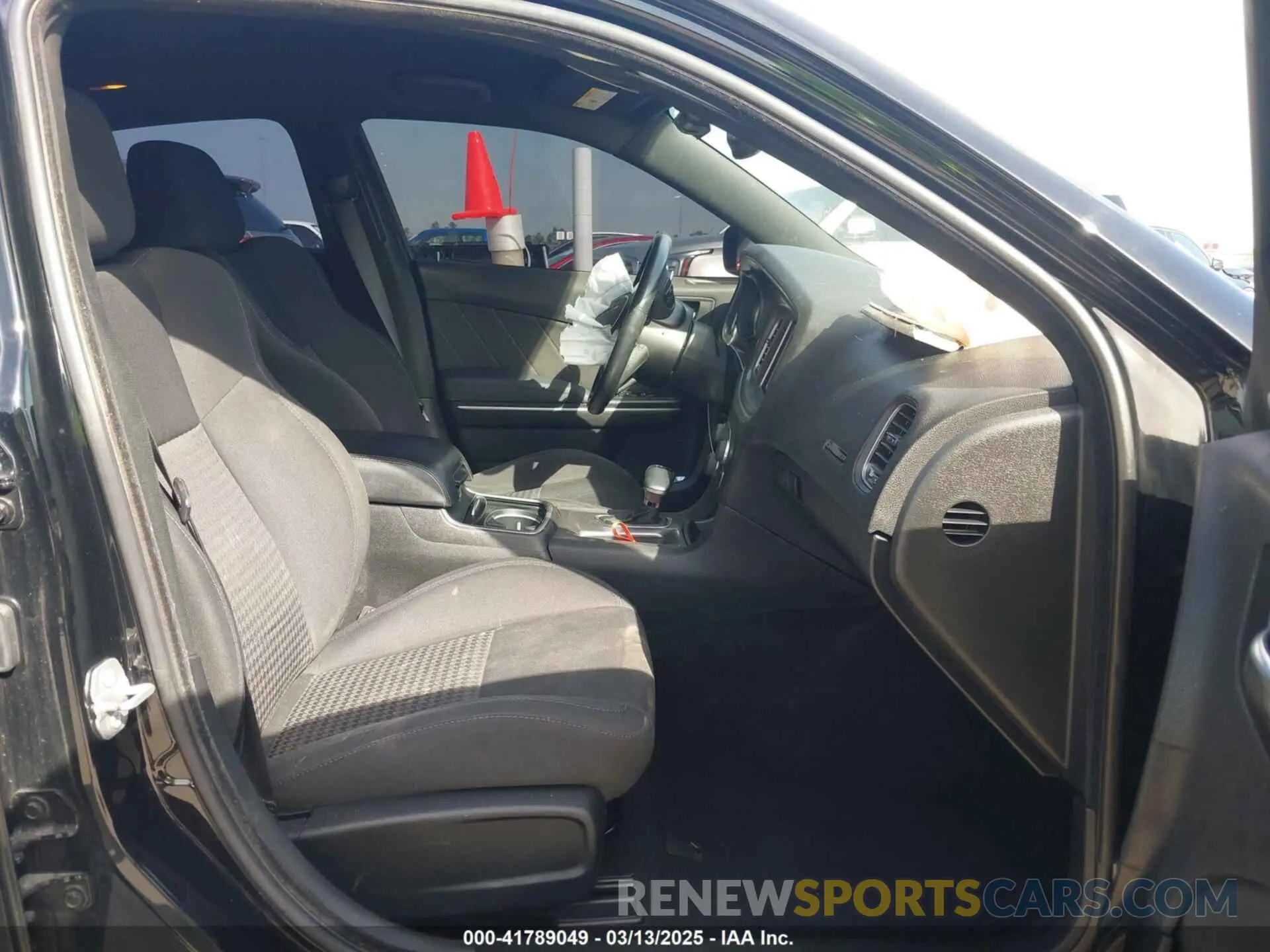 5 Photograph of a damaged car 2C3CDXHG0KH589064 DODGE CHARGER 2019