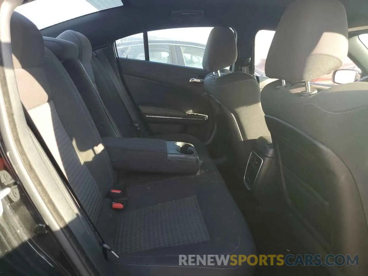 10 Photograph of a damaged car 2C3CDXHG0KH680898 DODGE CHARGER 2019