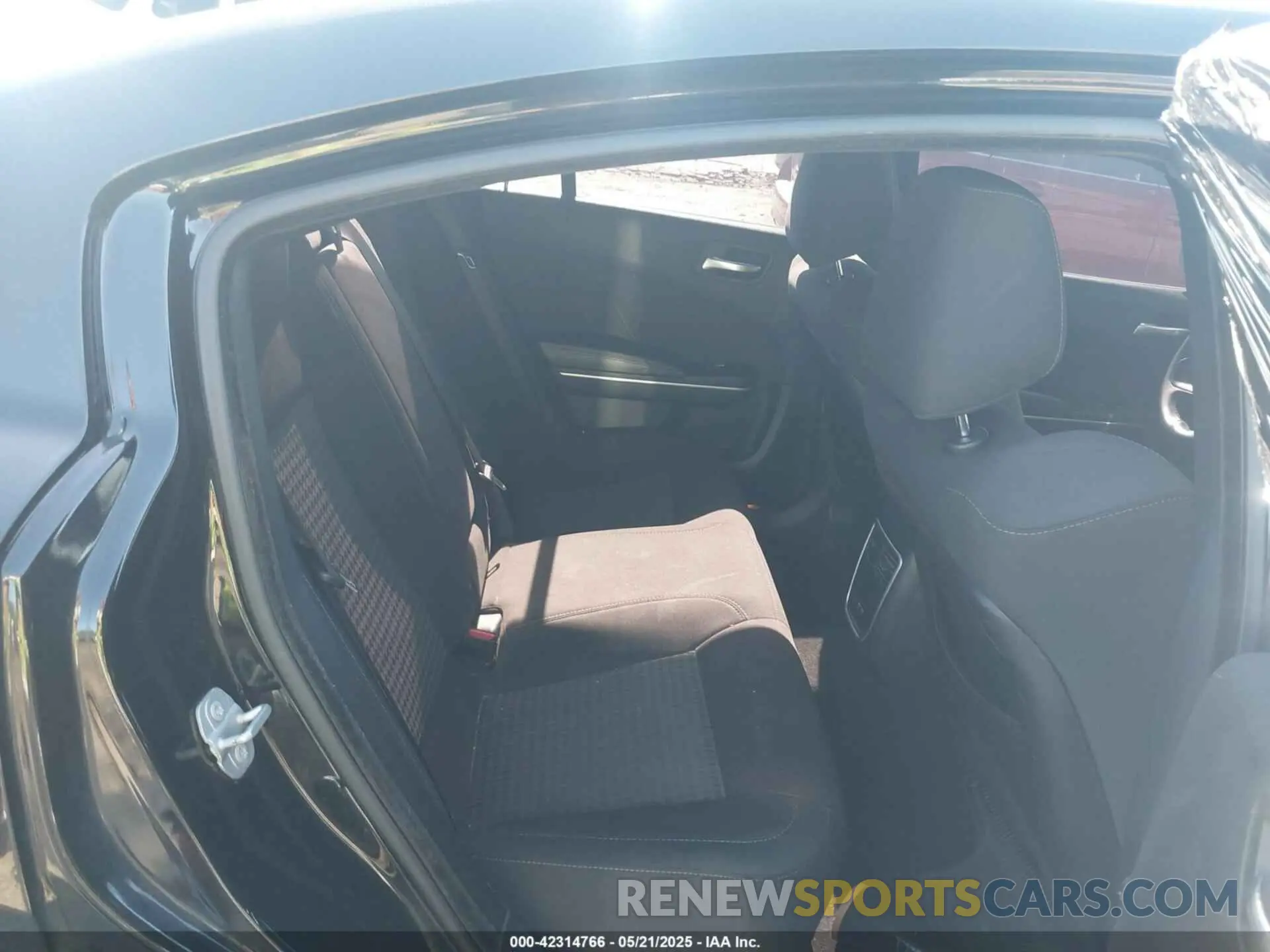 8 Photograph of a damaged car 2C3CDXHG0KH681145 DODGE CHARGER 2019