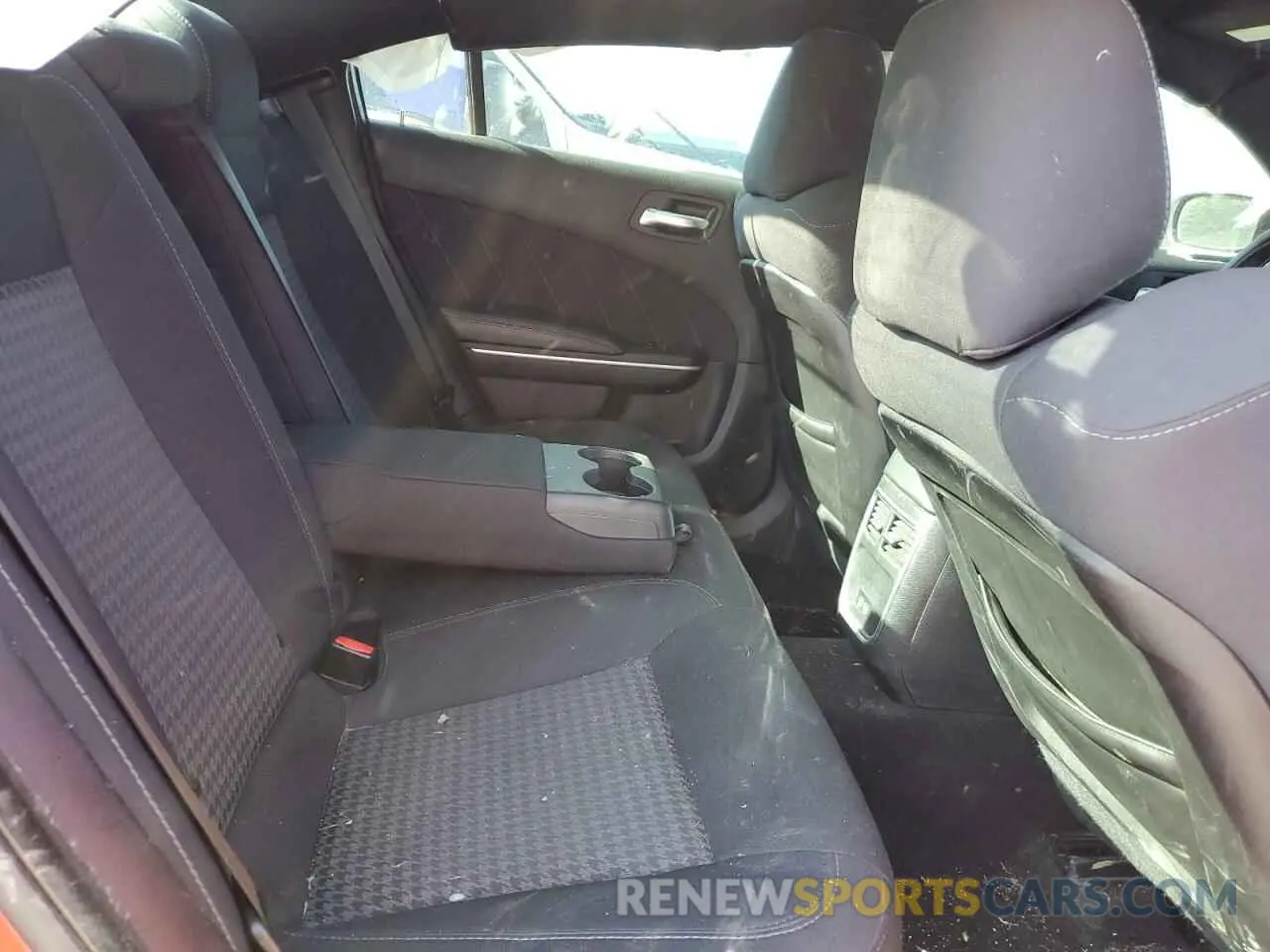 10 Photograph of a damaged car 2C3CDXHG1KH561225 DODGE CHARGER 2019