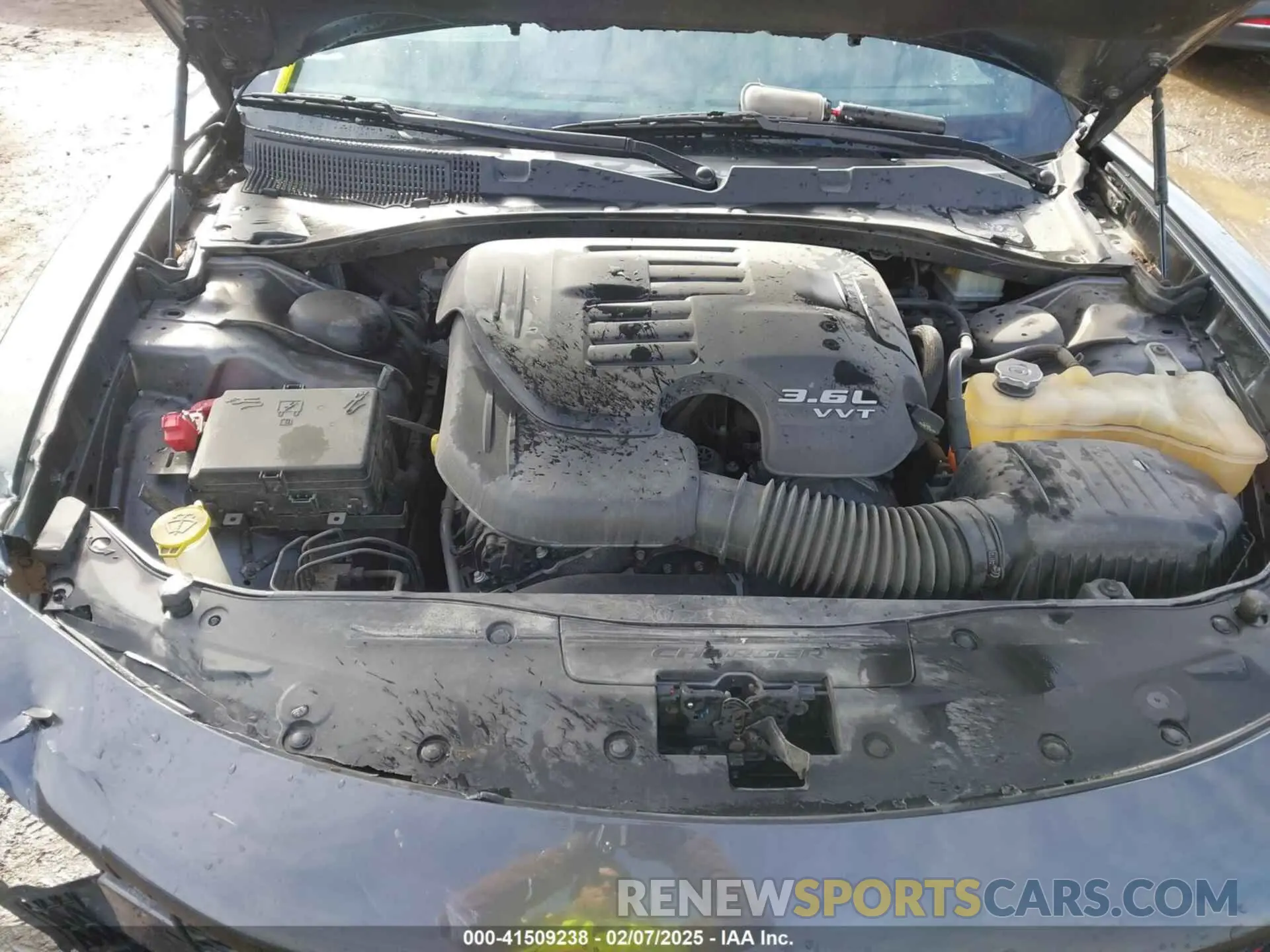 10 Photograph of a damaged car 2C3CDXHG1KH565596 DODGE CHARGER 2019