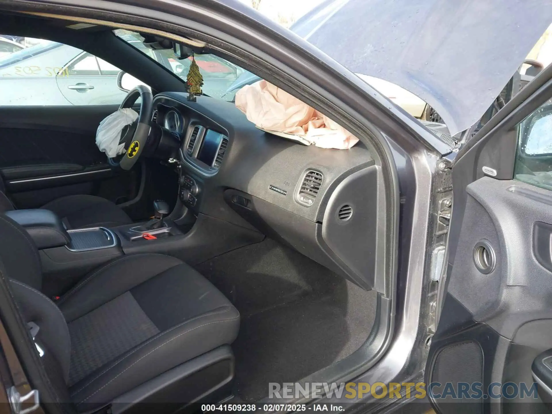 5 Photograph of a damaged car 2C3CDXHG1KH565596 DODGE CHARGER 2019