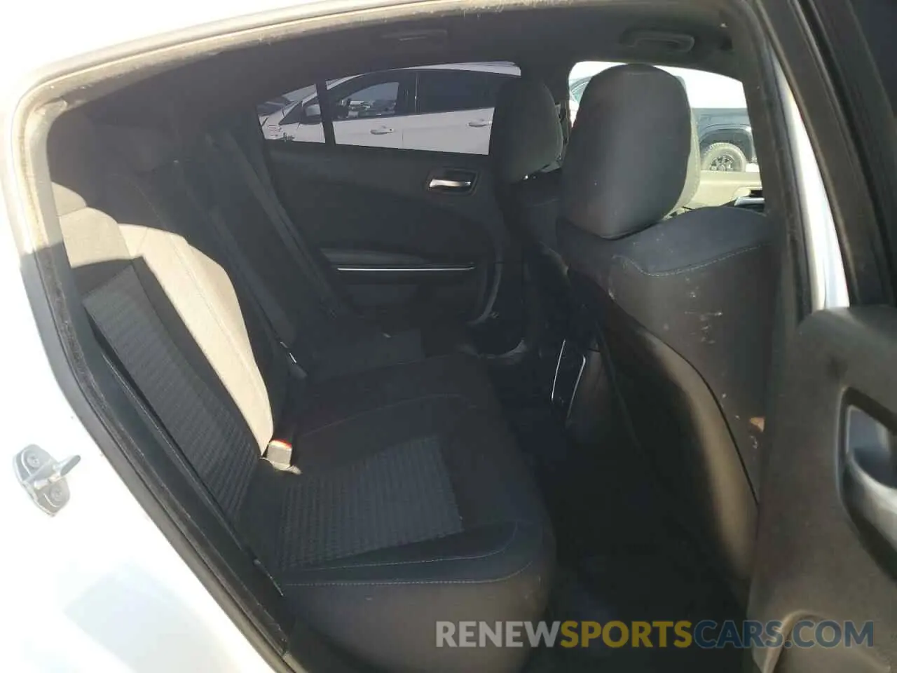 10 Photograph of a damaged car 2C3CDXHG2KH512762 DODGE CHARGER 2019