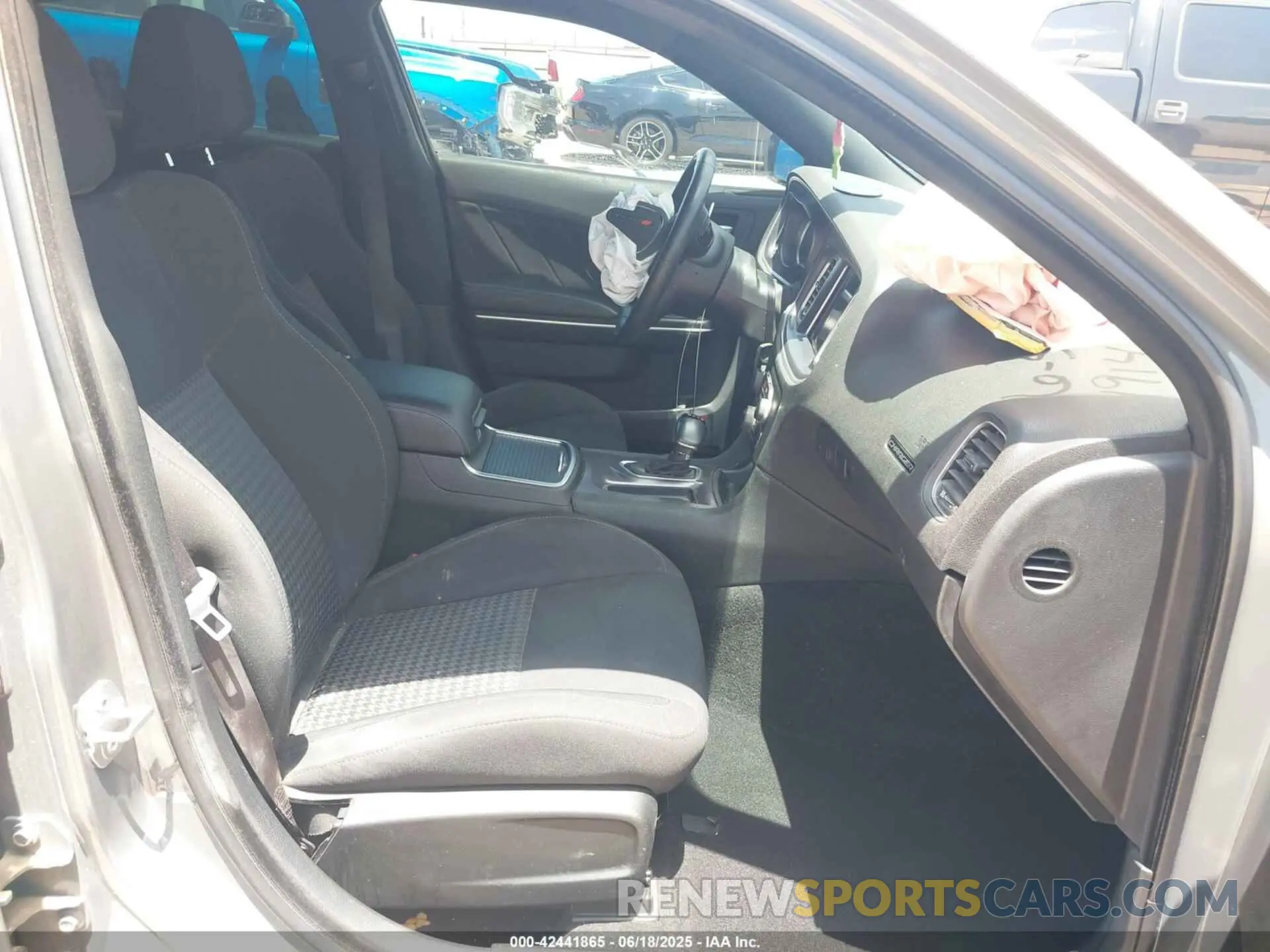 5 Photograph of a damaged car 2C3CDXHG2KH631914 DODGE CHARGER 2019