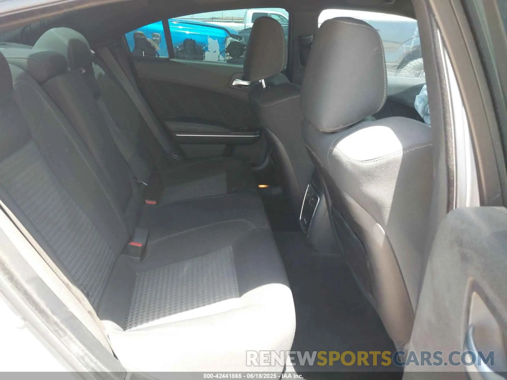 8 Photograph of a damaged car 2C3CDXHG2KH631914 DODGE CHARGER 2019
