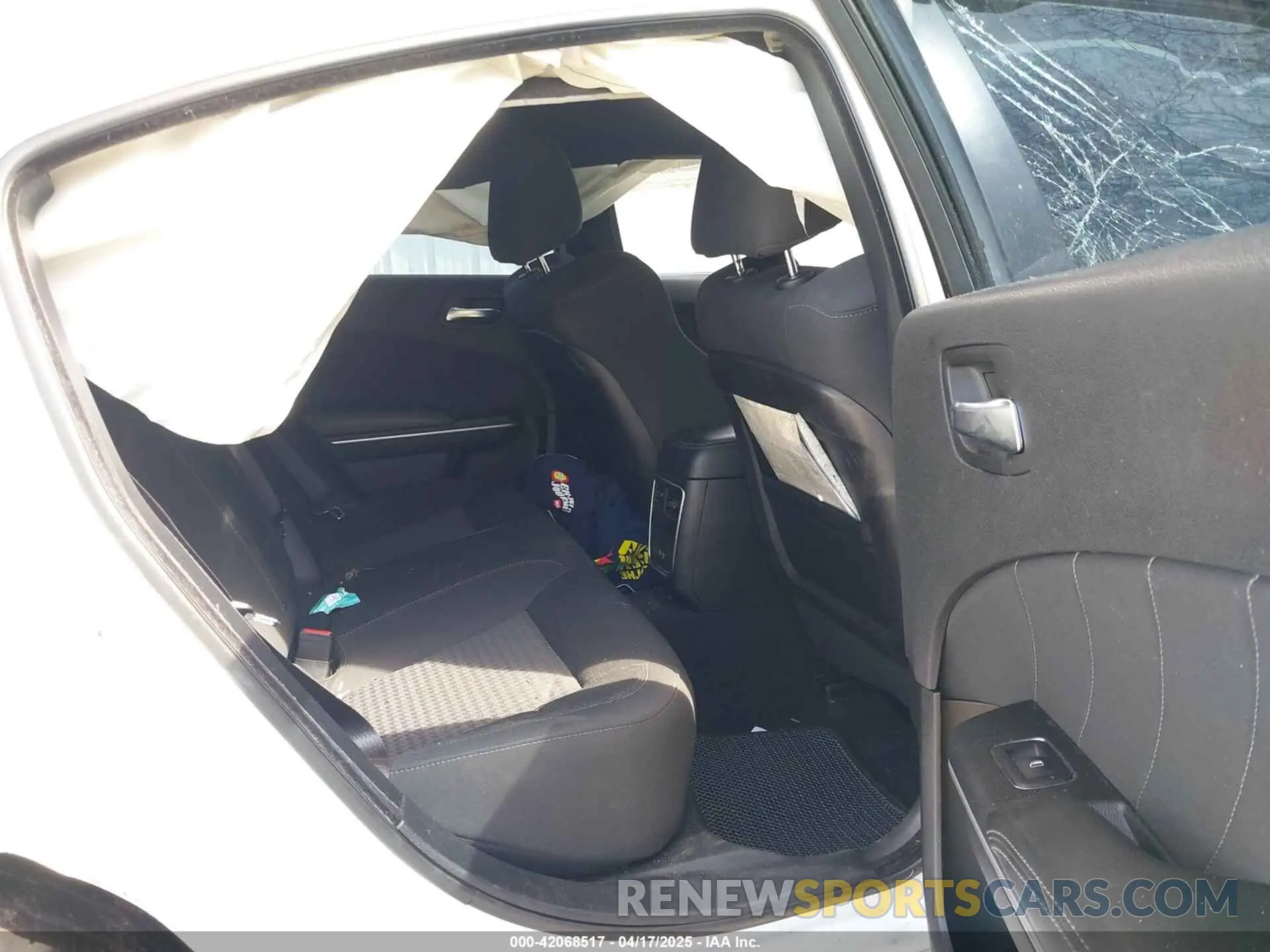 8 Photograph of a damaged car 2C3CDXHG3KH611302 DODGE CHARGER 2019
