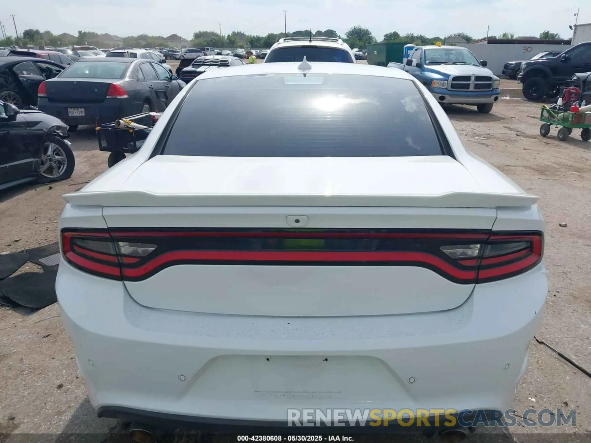 17 Photograph of a damaged car 2C3CDXHG4KH686994 DODGE CHARGER 2019