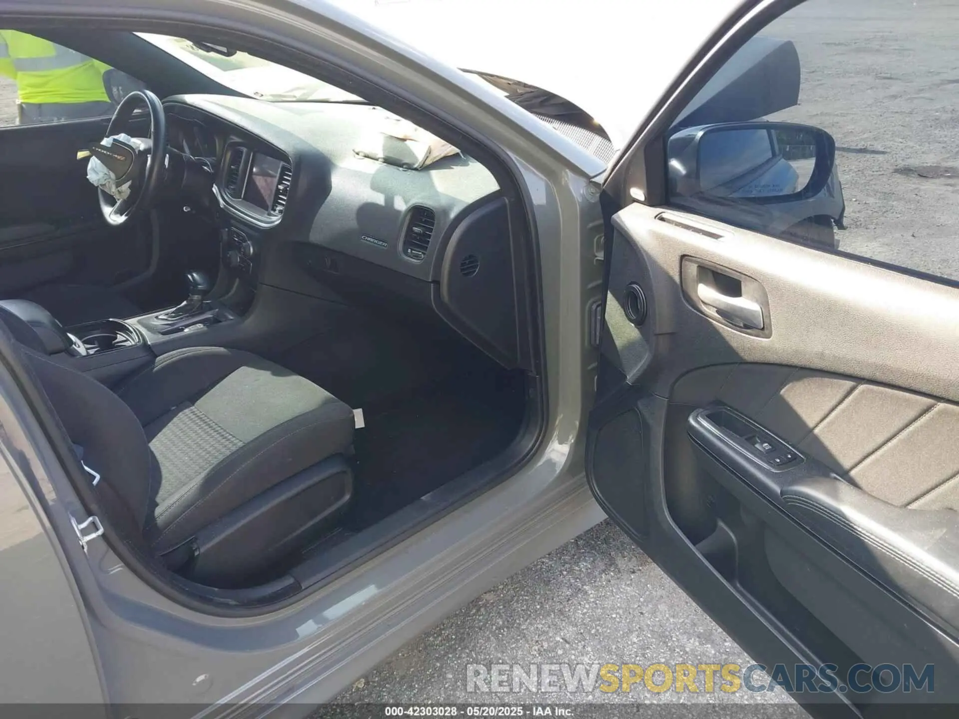 5 Photograph of a damaged car 2C3CDXHG4KH714020 DODGE CHARGER 2019
