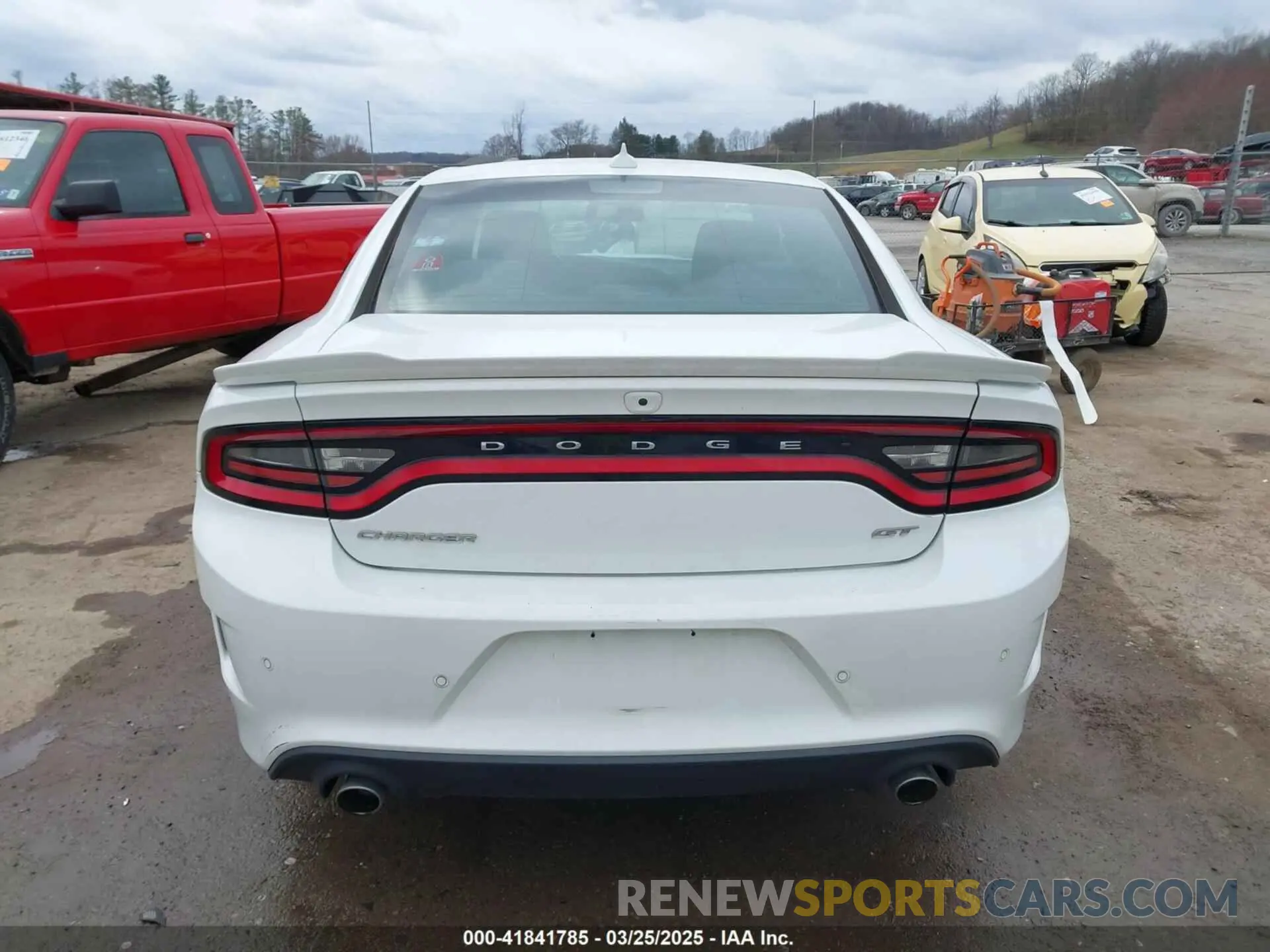 17 Photograph of a damaged car 2C3CDXHG5KH585138 DODGE CHARGER 2019