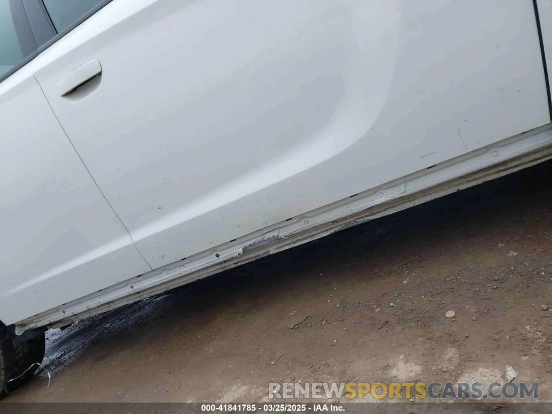 18 Photograph of a damaged car 2C3CDXHG5KH585138 DODGE CHARGER 2019