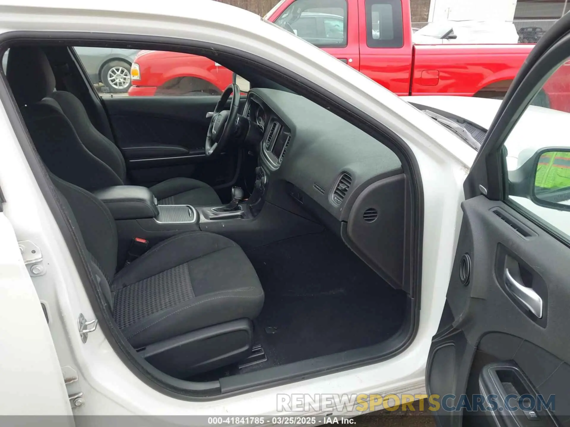 5 Photograph of a damaged car 2C3CDXHG5KH585138 DODGE CHARGER 2019