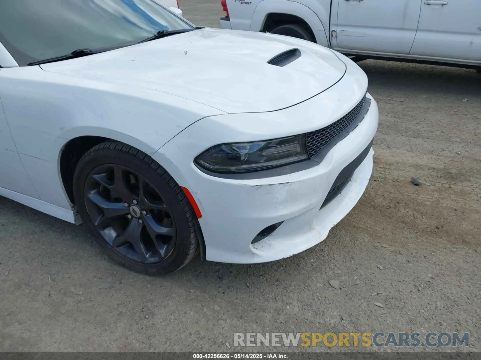 17 Photograph of a damaged car 2C3CDXHG5KH671128 DODGE CHARGER 2019