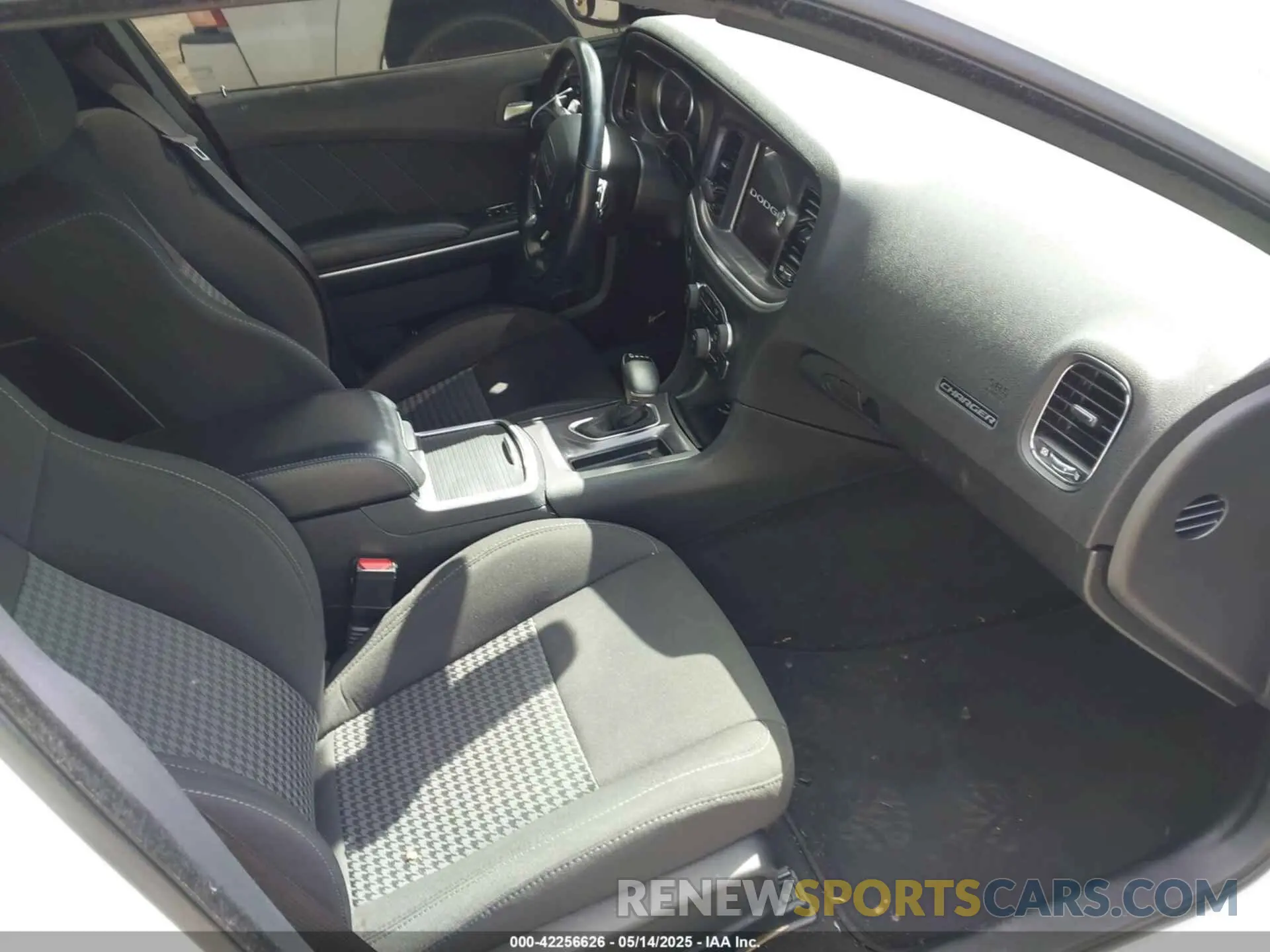 5 Photograph of a damaged car 2C3CDXHG5KH671128 DODGE CHARGER 2019