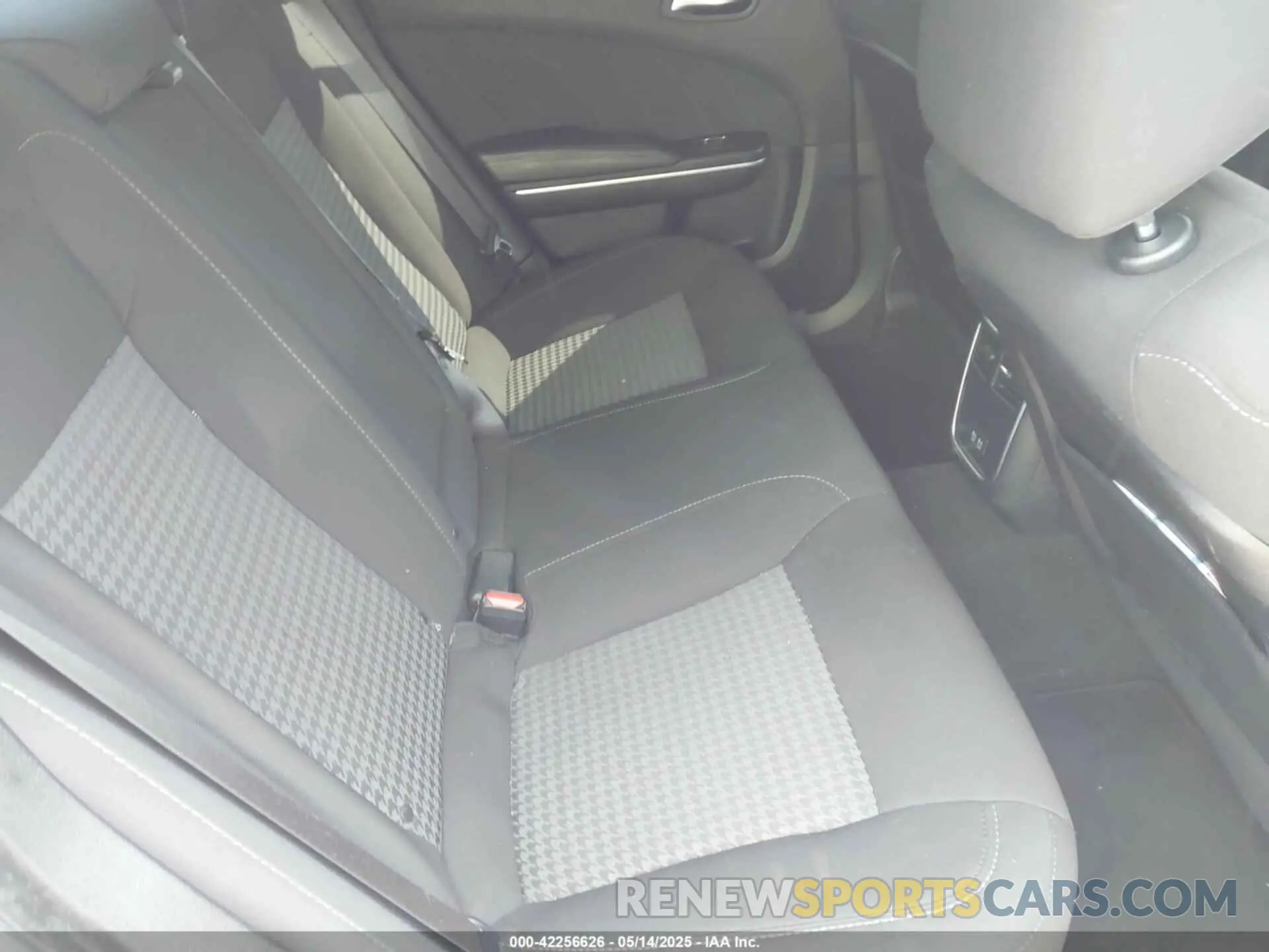 8 Photograph of a damaged car 2C3CDXHG5KH671128 DODGE CHARGER 2019