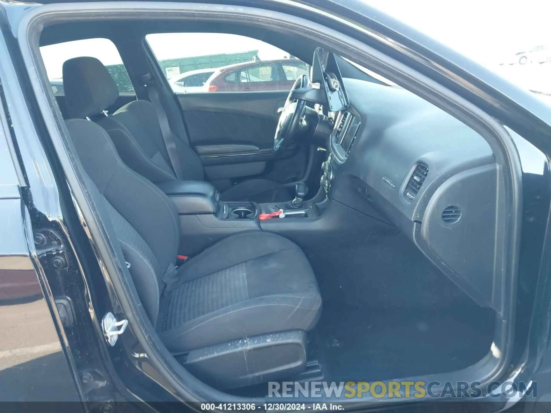 5 Photograph of a damaged car 2C3CDXHG6KH740375 DODGE CHARGER 2019