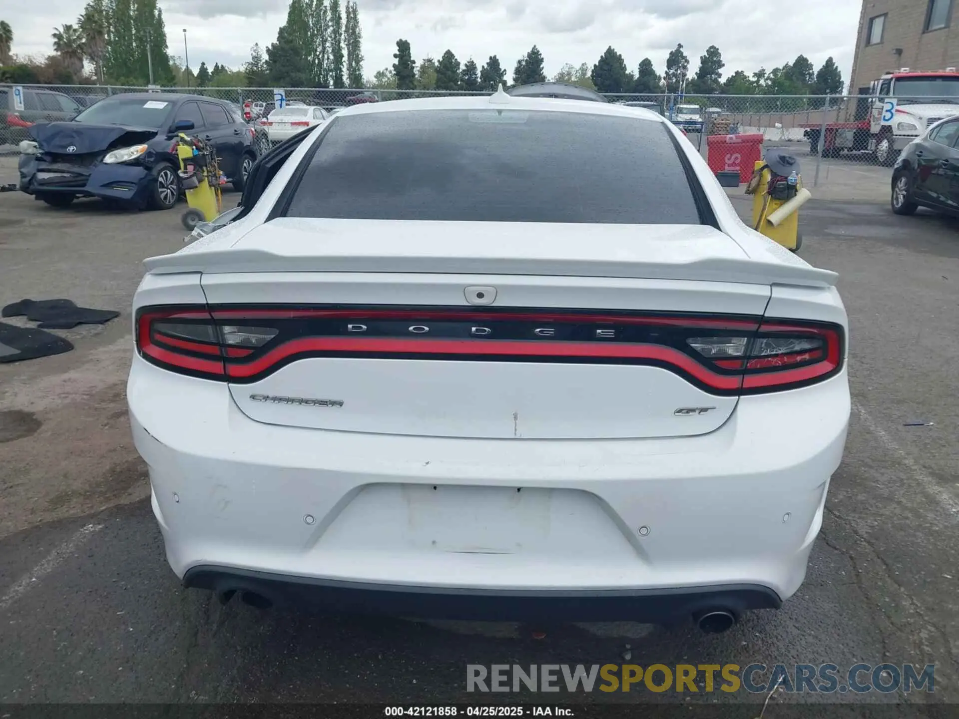 16 Photograph of a damaged car 2C3CDXHG7KH593094 DODGE CHARGER 2019