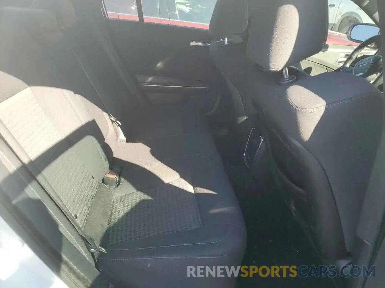 10 Photograph of a damaged car 2C3CDXHG8KH583898 DODGE CHARGER 2019