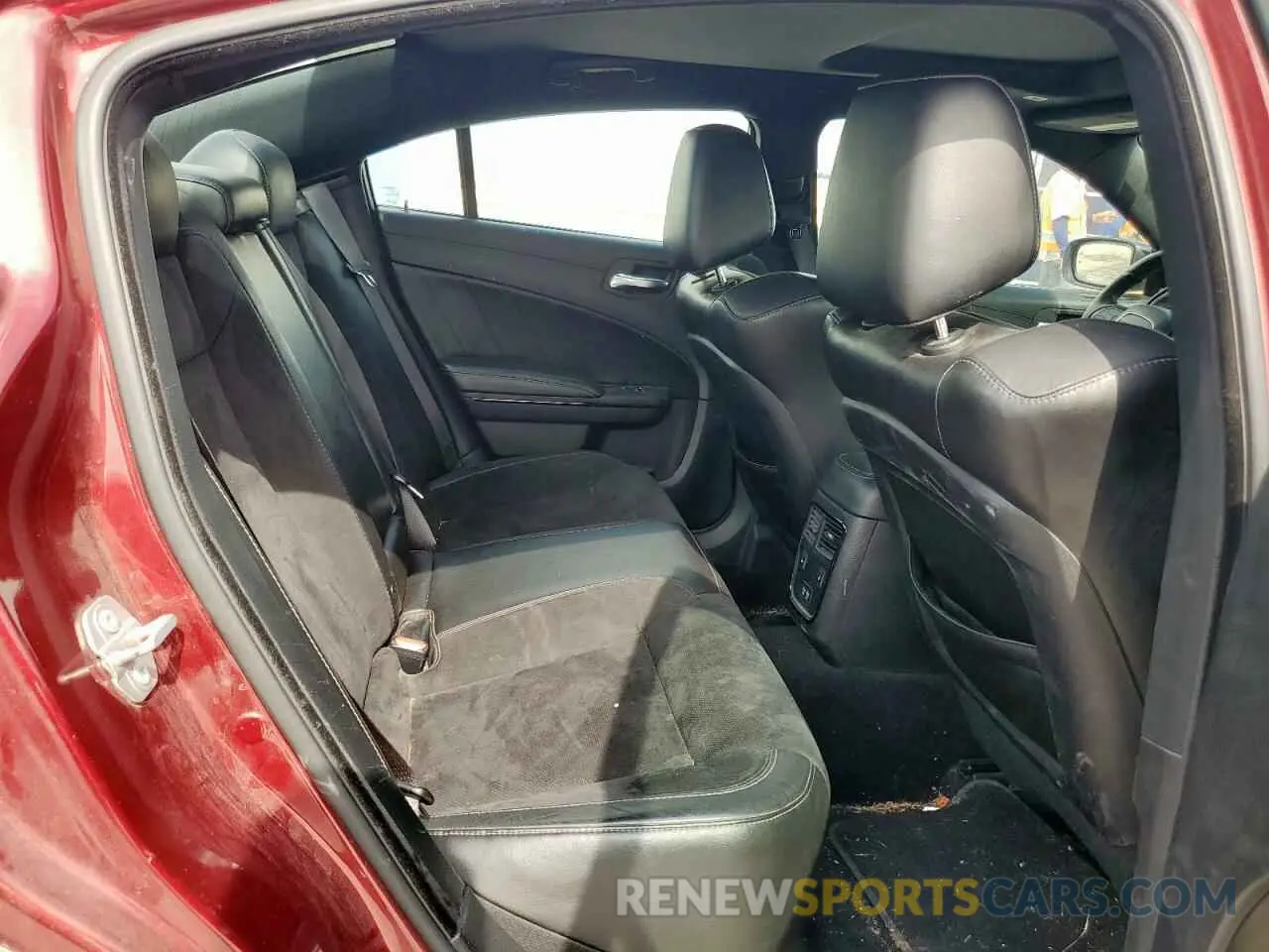 10 Photograph of a damaged car 2C3CDXHG8KH597557 DODGE CHARGER 2019