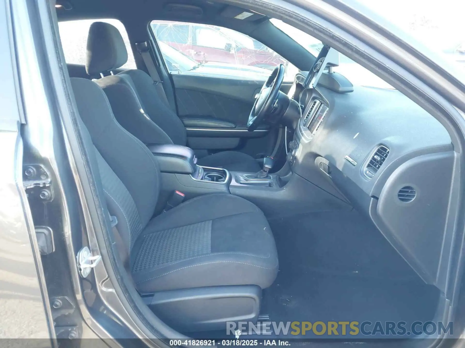 5 Photograph of a damaged car 2C3CDXHG8KH680955 DODGE CHARGER 2019