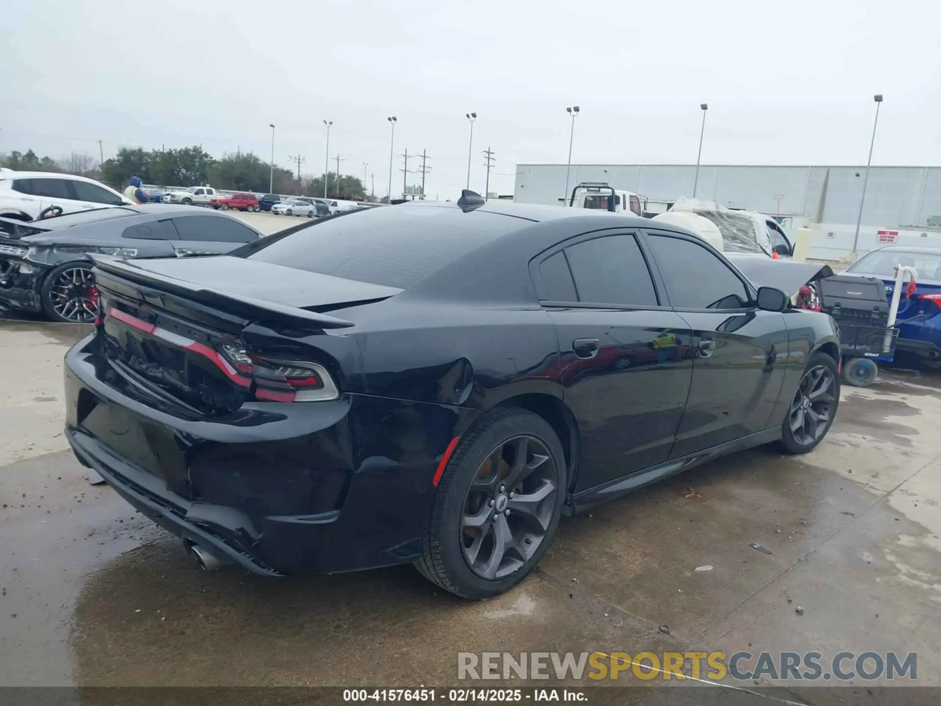 4 Photograph of a damaged car 2C3CDXHG8KH680986 DODGE CHARGER 2019
