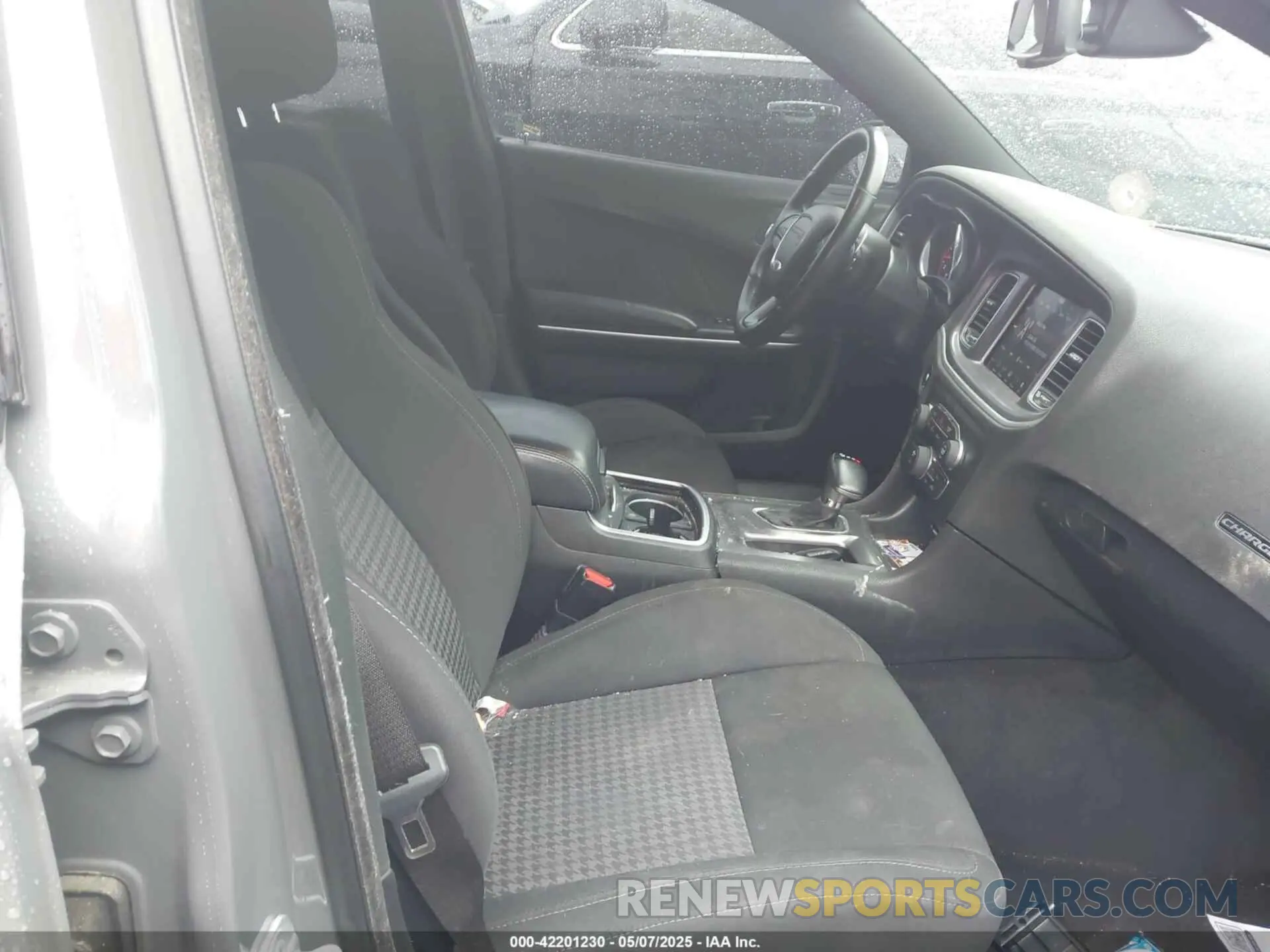 5 Photograph of a damaged car 2C3CDXHG9KH512483 DODGE CHARGER 2019