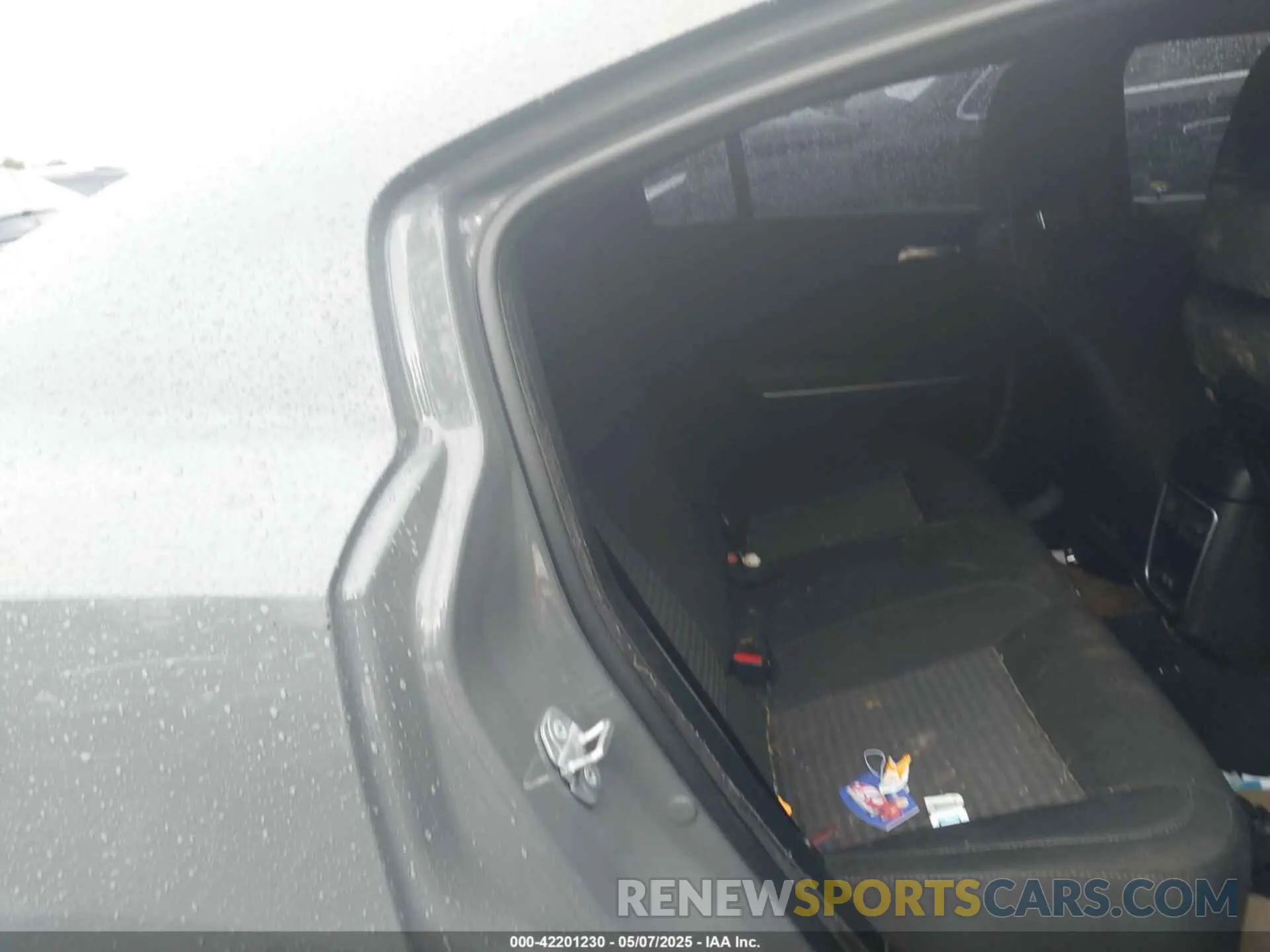 8 Photograph of a damaged car 2C3CDXHG9KH512483 DODGE CHARGER 2019