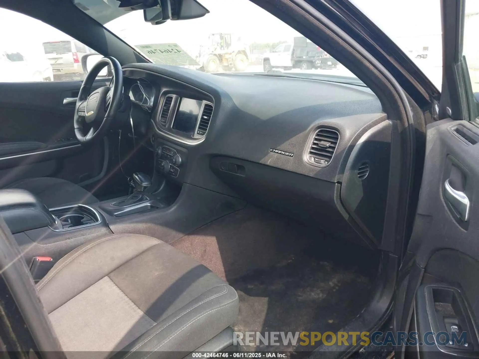 5 Photograph of a damaged car 2C3CDXHG9KH527193 DODGE CHARGER 2019