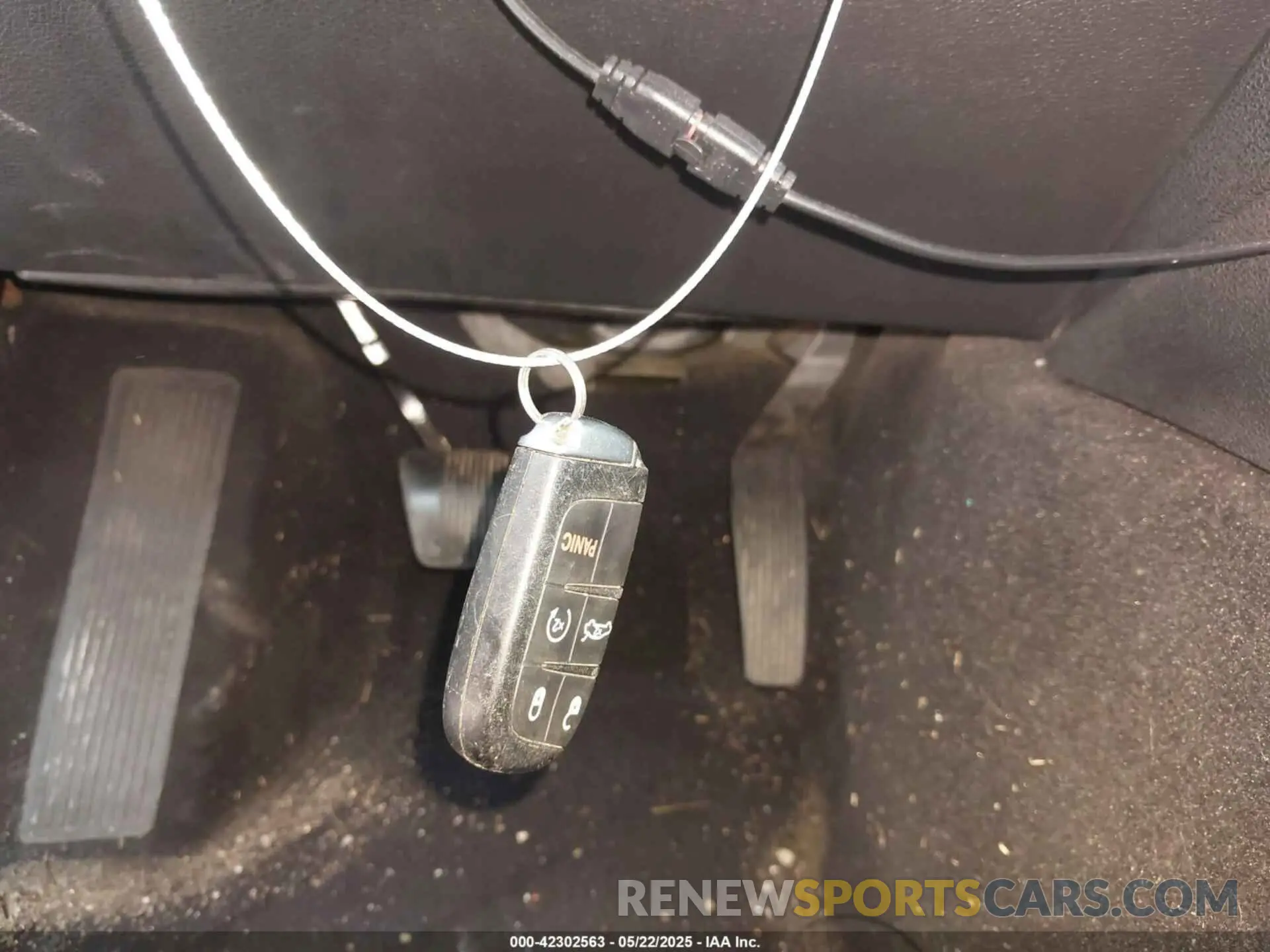 11 Photograph of a damaged car 2C3CDXHG9KH646796 DODGE CHARGER 2019