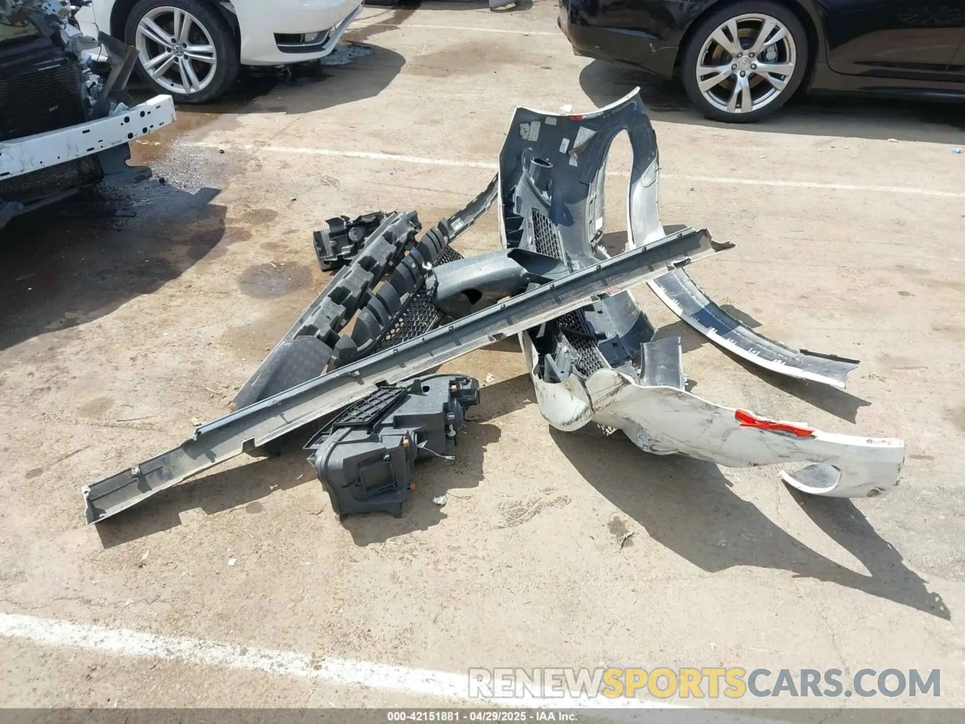 12 Photograph of a damaged car 2C3CDXHGXKH608848 DODGE CHARGER 2019