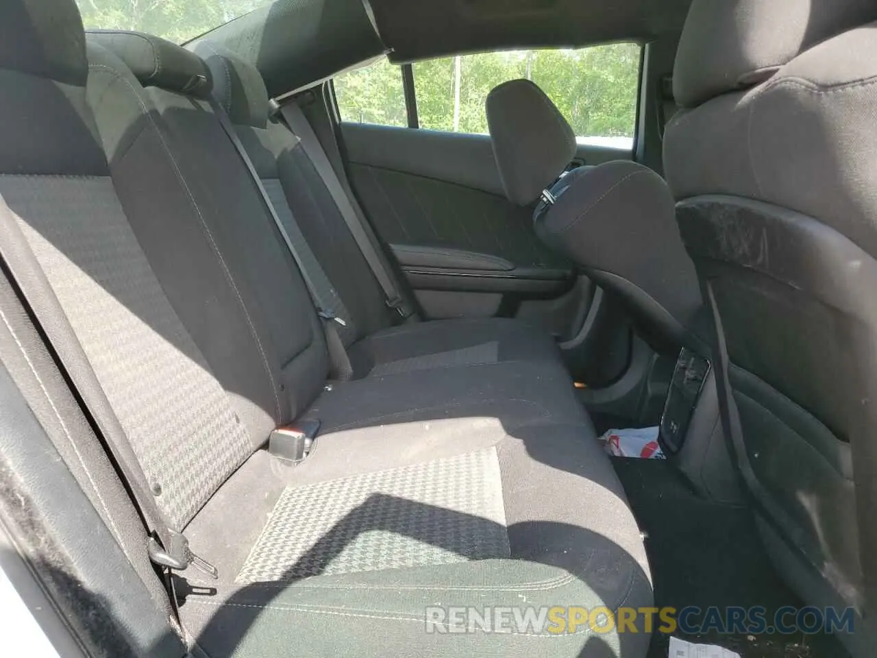 10 Photograph of a damaged car 2C3CDXHGXKH693058 DODGE CHARGER 2019