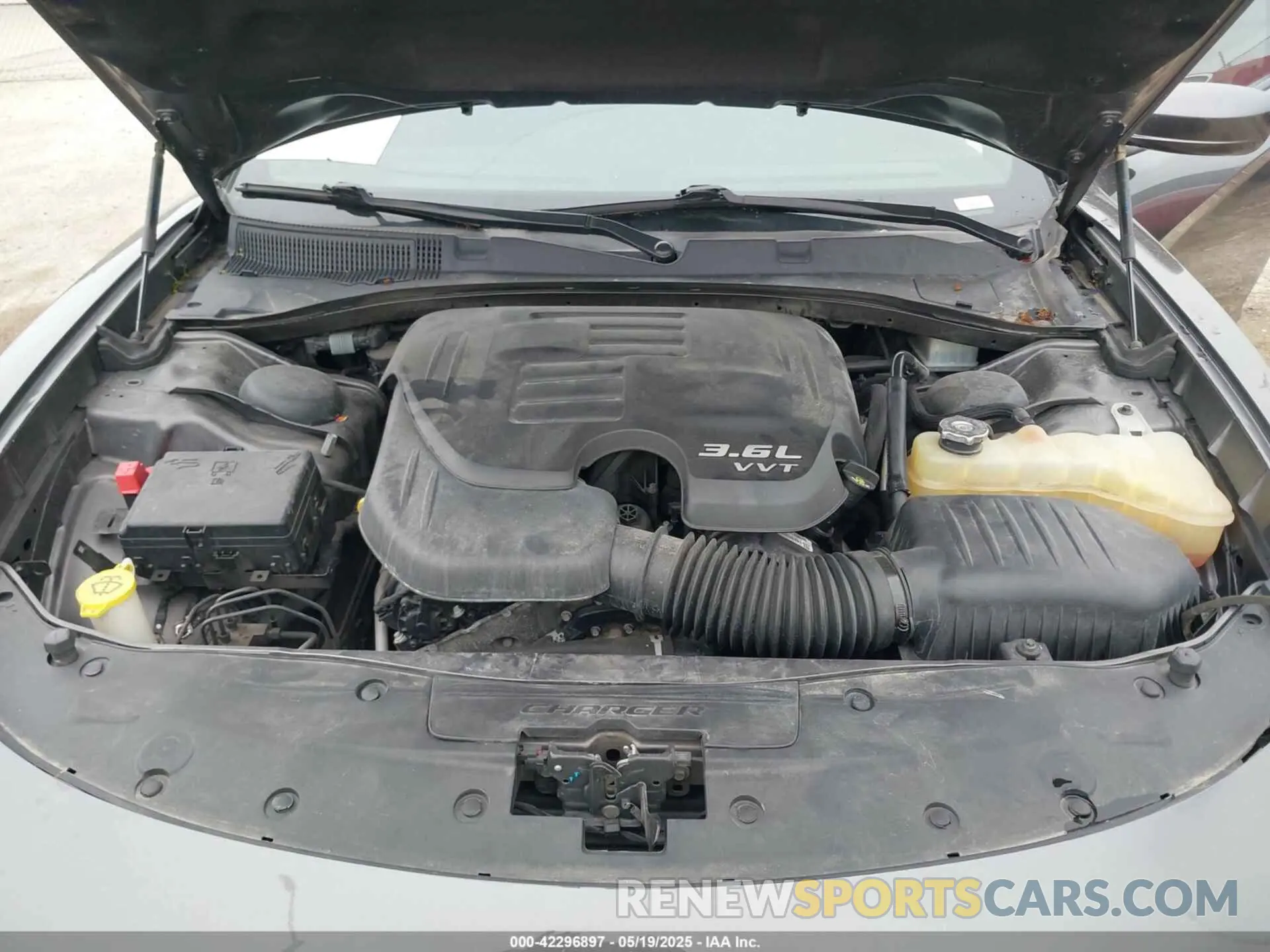 10 Photograph of a damaged car 2C3CDXHGXKH749466 DODGE CHARGER 2019