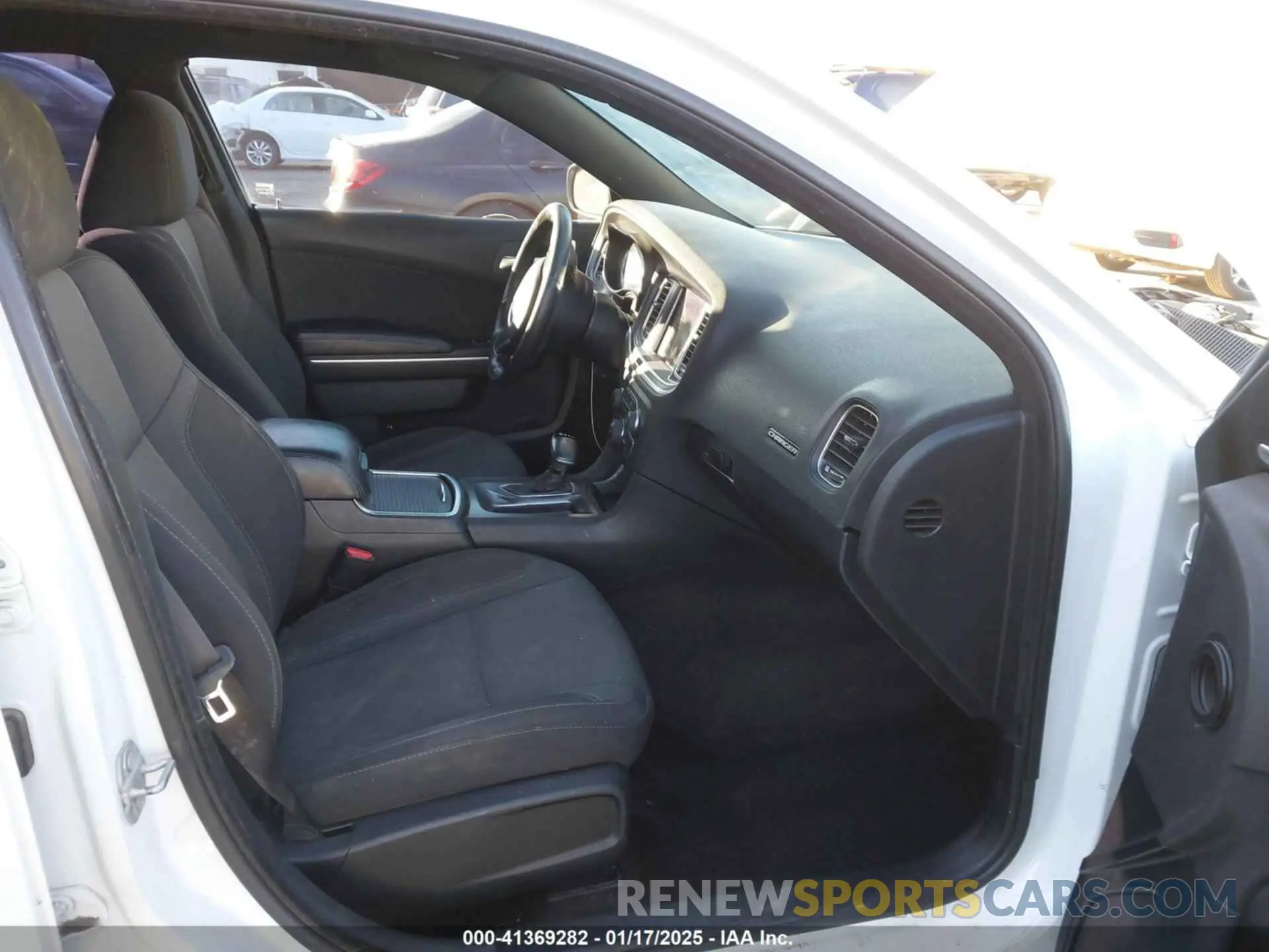 5 Photograph of a damaged car 2C3CDXJG1KH533323 DODGE CHARGER 2019