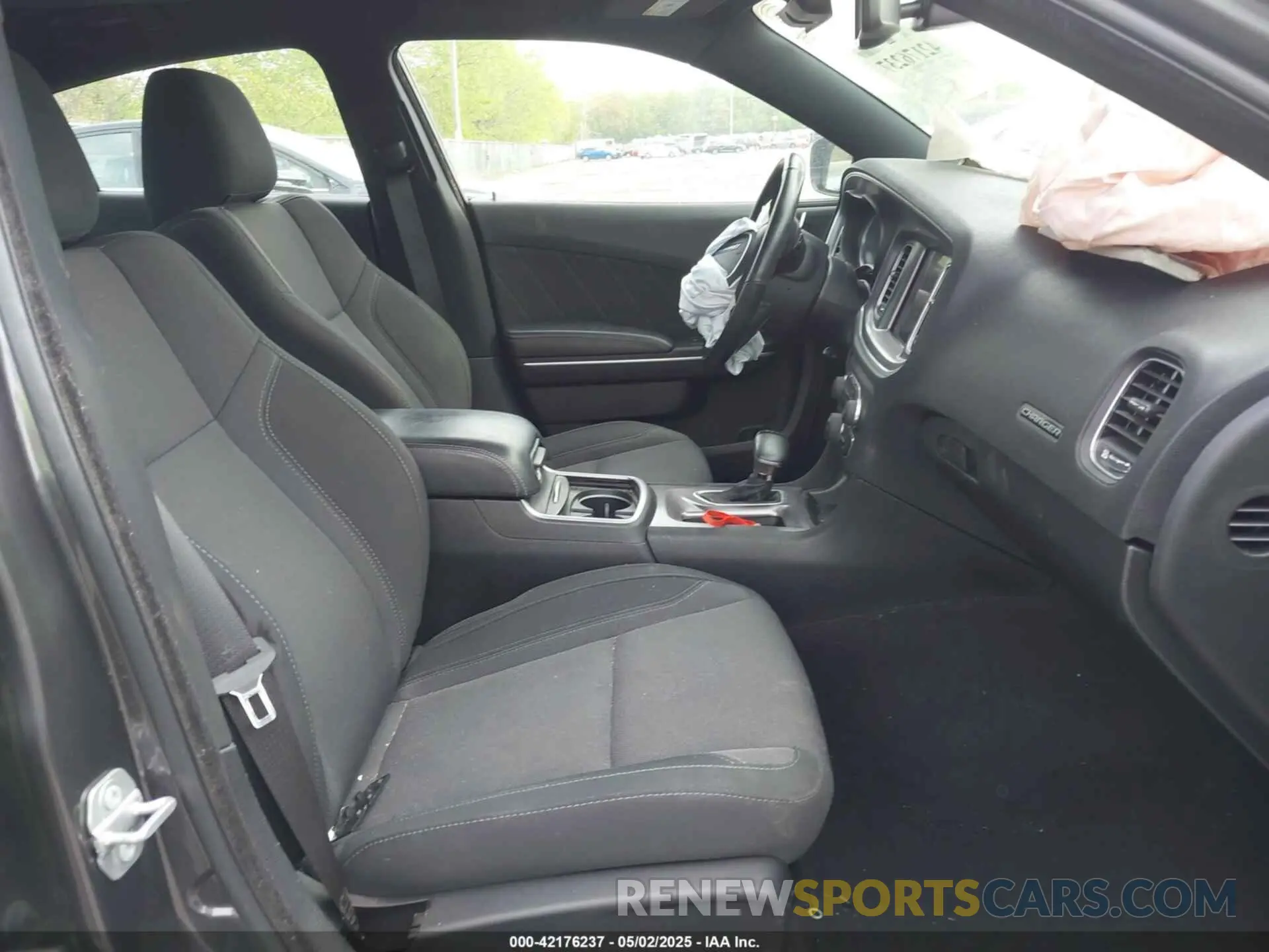 5 Photograph of a damaged car 2C3CDXJG2KH589500 DODGE CHARGER 2019