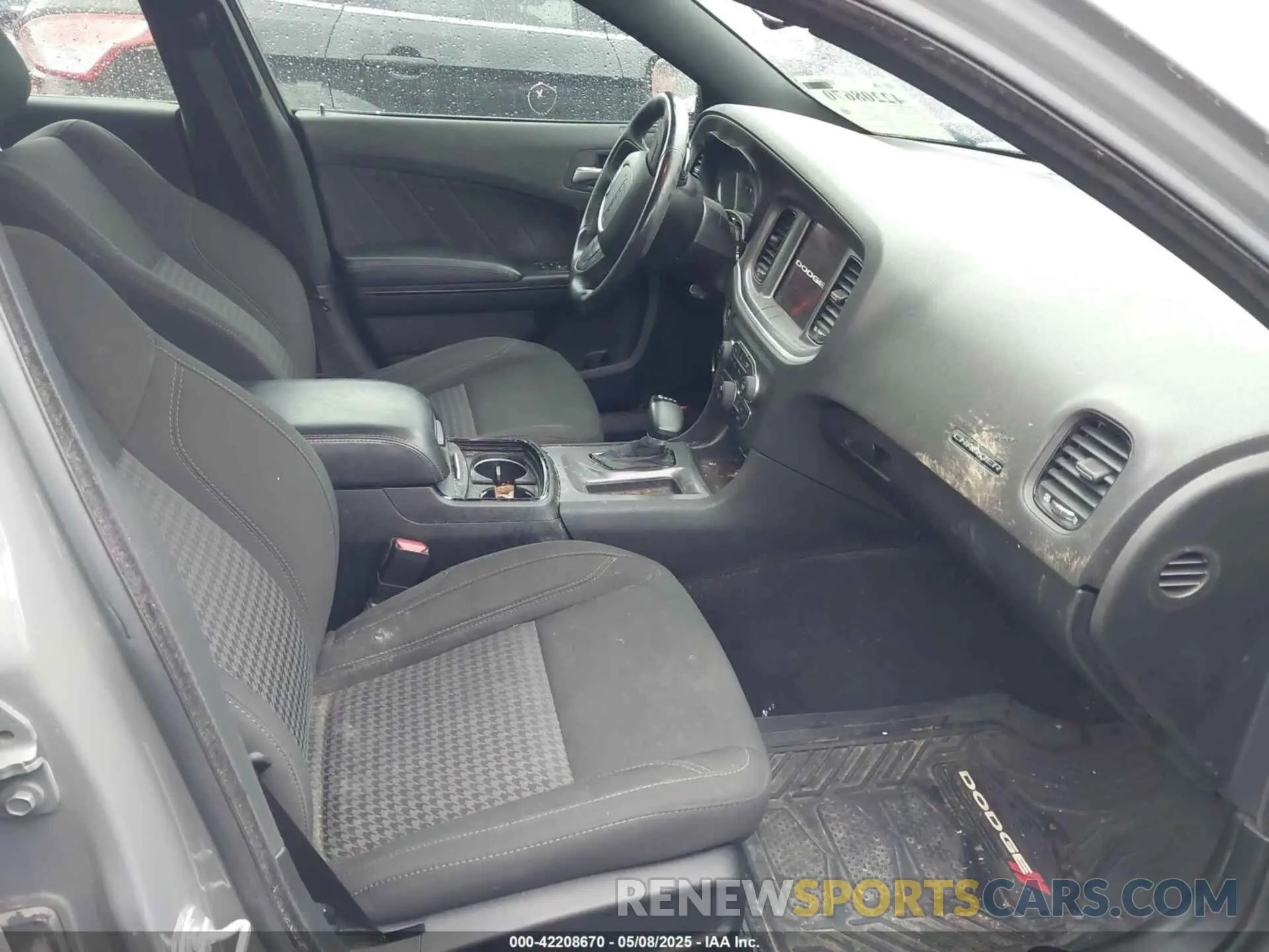 5 Photograph of a damaged car 2C3CDXJG5KH698856 DODGE CHARGER 2019