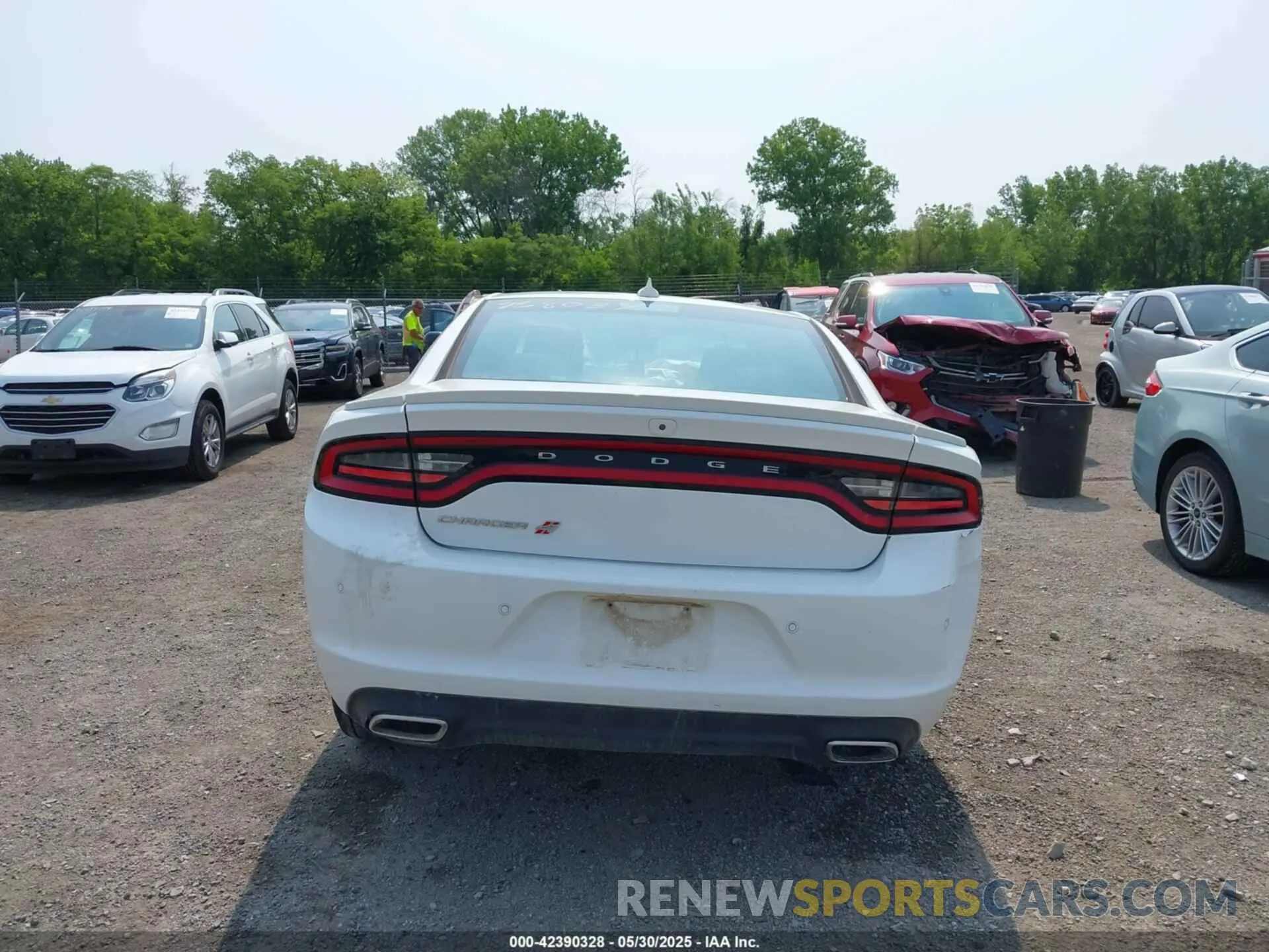 17 Photograph of a damaged car 2C3CDXJG7KH758037 DODGE CHARGER 2019