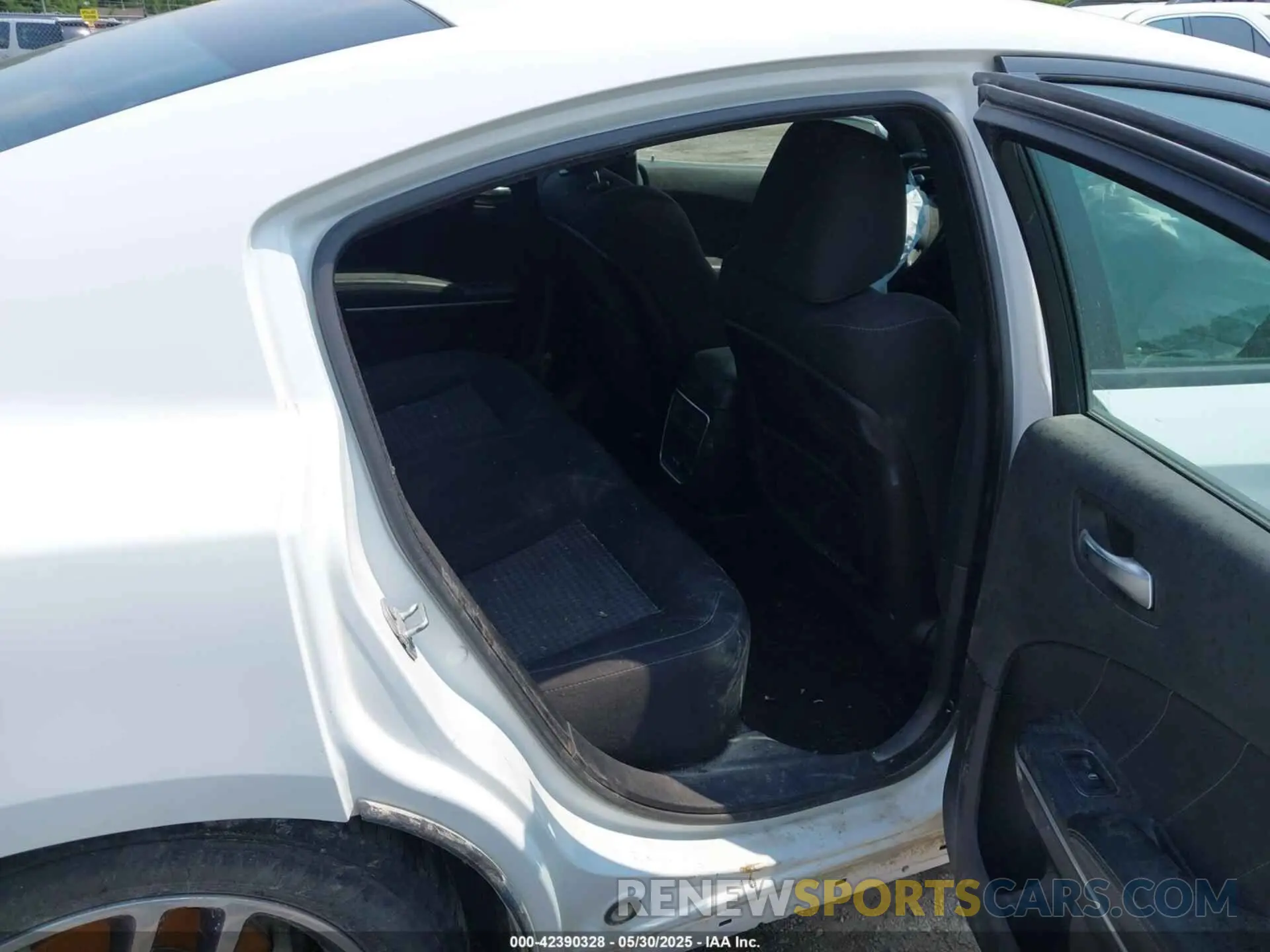 8 Photograph of a damaged car 2C3CDXJG7KH758037 DODGE CHARGER 2019