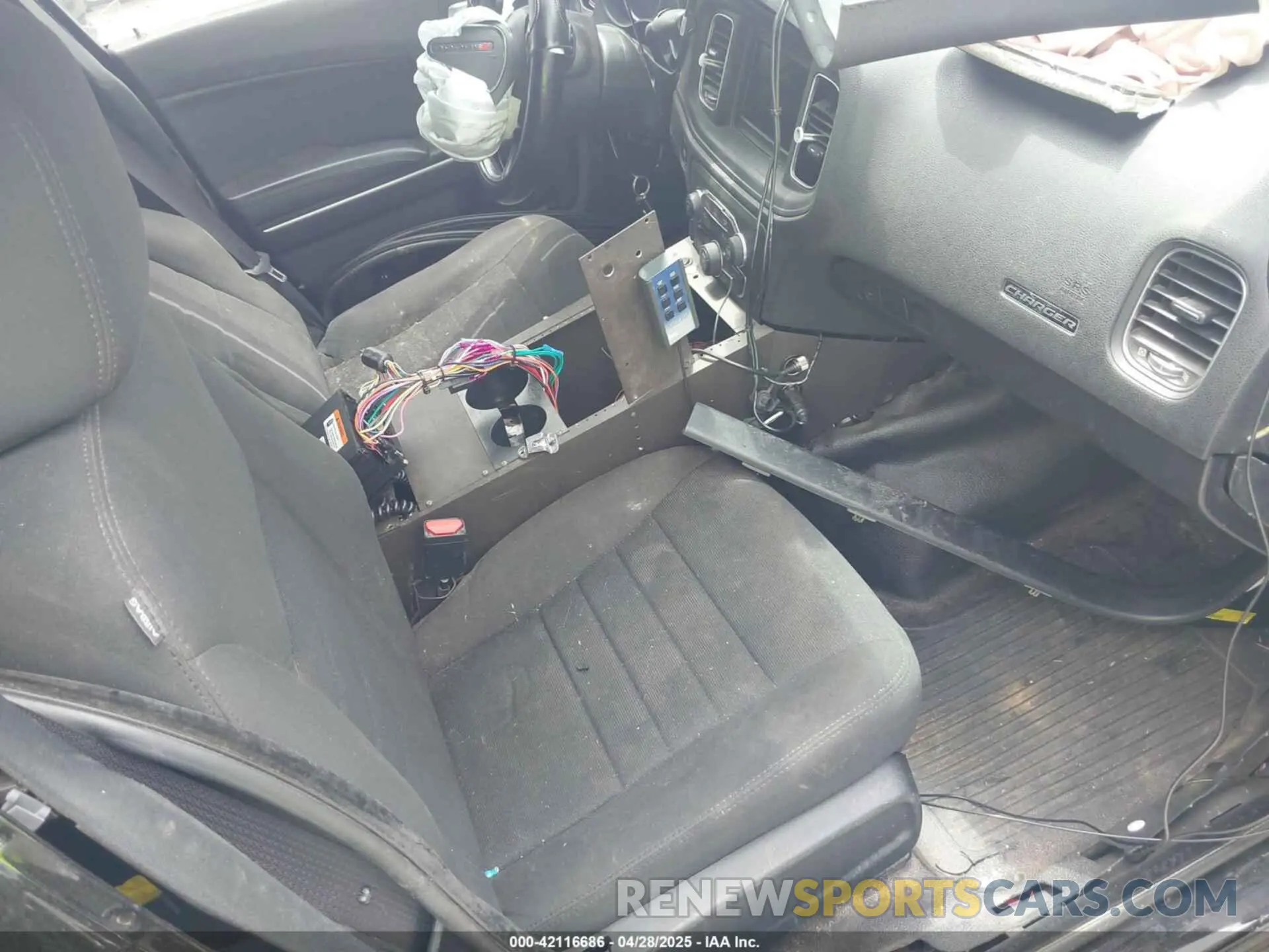 5 Photograph of a damaged car 2C3CDXKT5KH743080 DODGE CHARGER 2019