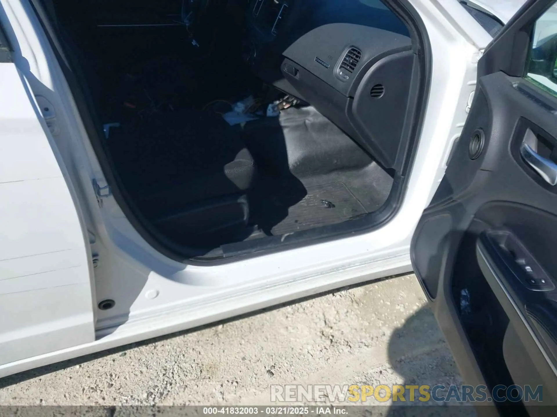 5 Photograph of a damaged car 2C3CDXKT7KH600647 DODGE CHARGER 2019