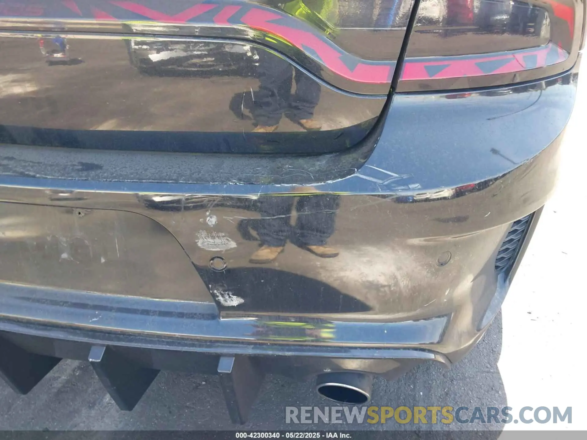 18 Photograph of a damaged car 2C3CDXL91KH749445 DODGE CHARGER 2019
