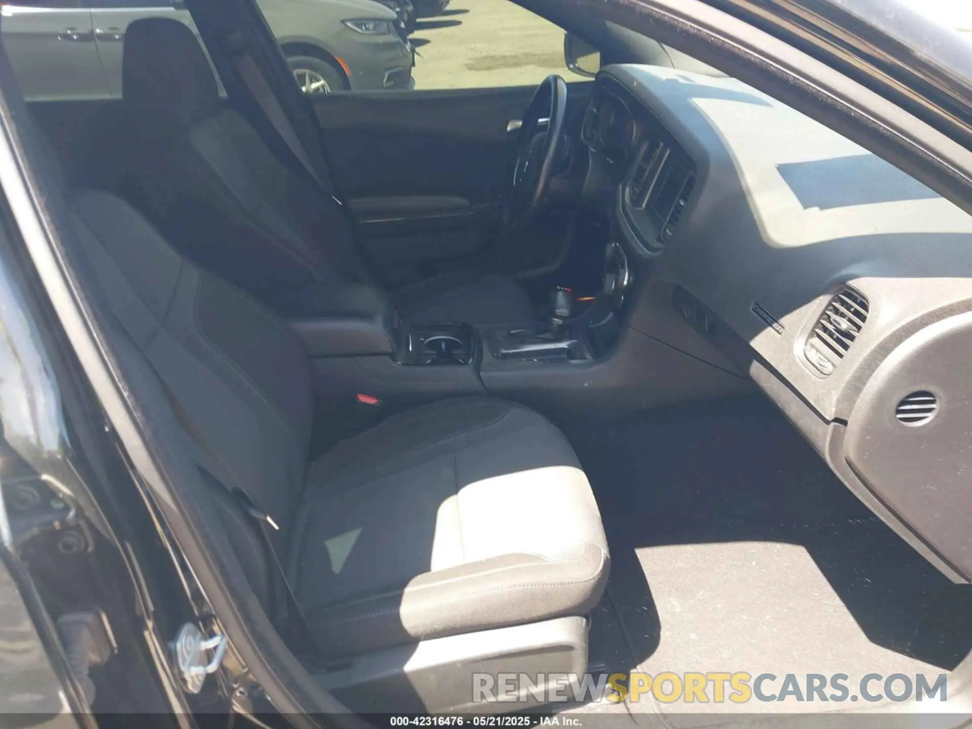 5 Photograph of a damaged car 2C3CDXBG0LH163580 DODGE CHARGER 2020