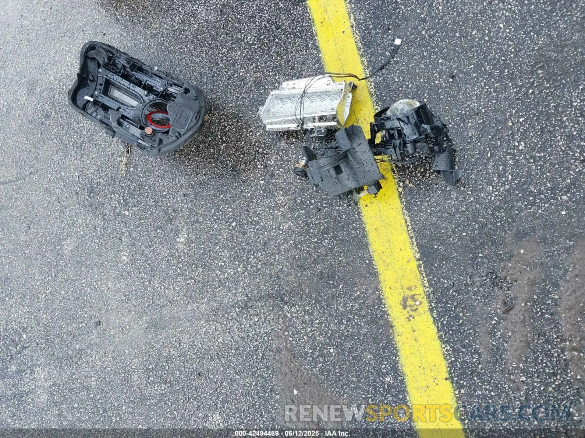 12 Photograph of a damaged car 2C3CDXBG4LH238412 DODGE CHARGER 2020