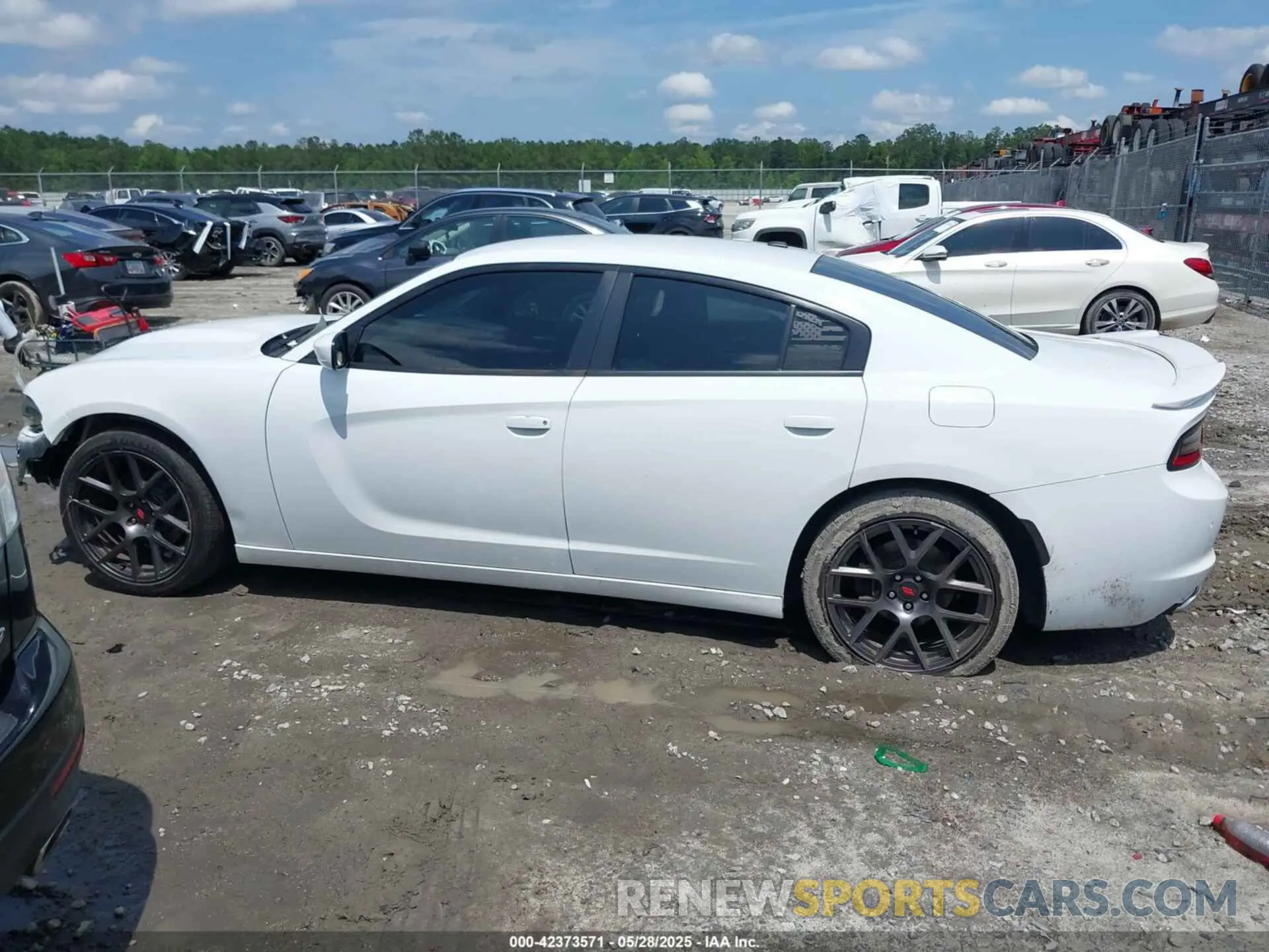 14 Photograph of a damaged car 2C3CDXBG5LH186742 DODGE CHARGER 2020