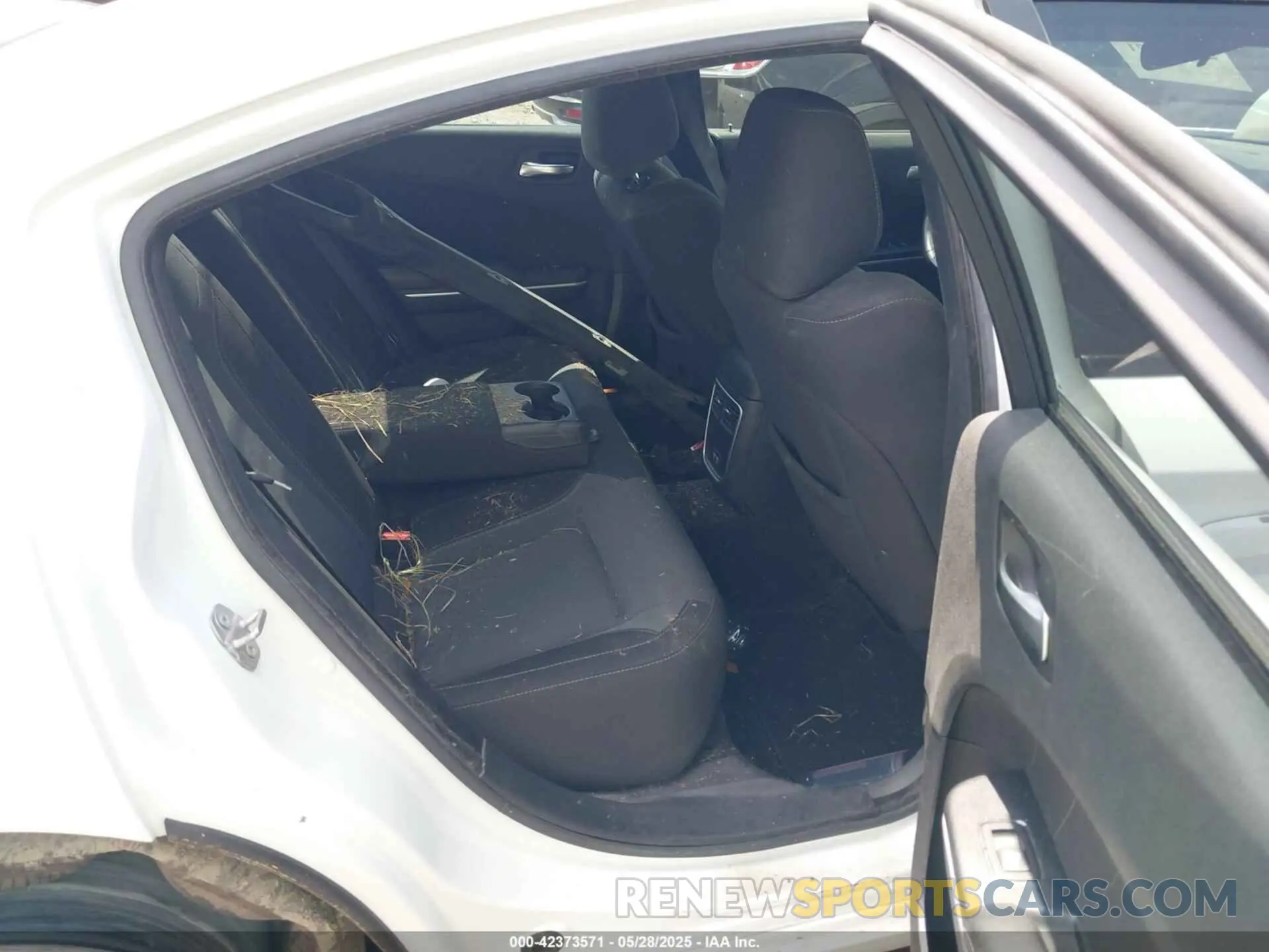 8 Photograph of a damaged car 2C3CDXBG5LH186742 DODGE CHARGER 2020