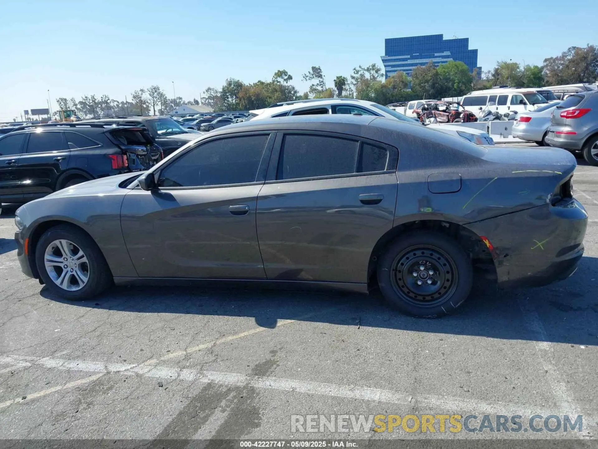 15 Photograph of a damaged car 2C3CDXBG6LH234913 DODGE CHARGER 2020